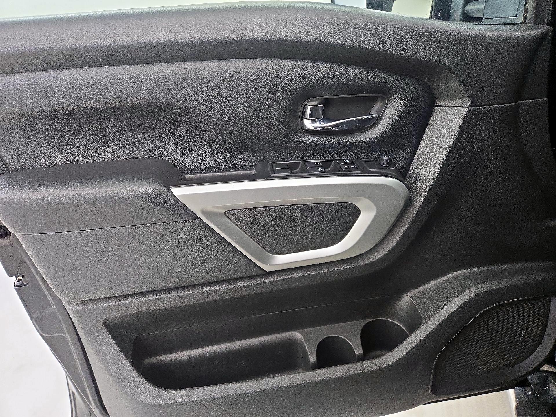 Thumbnail: 2018 Nissan Titan - 12