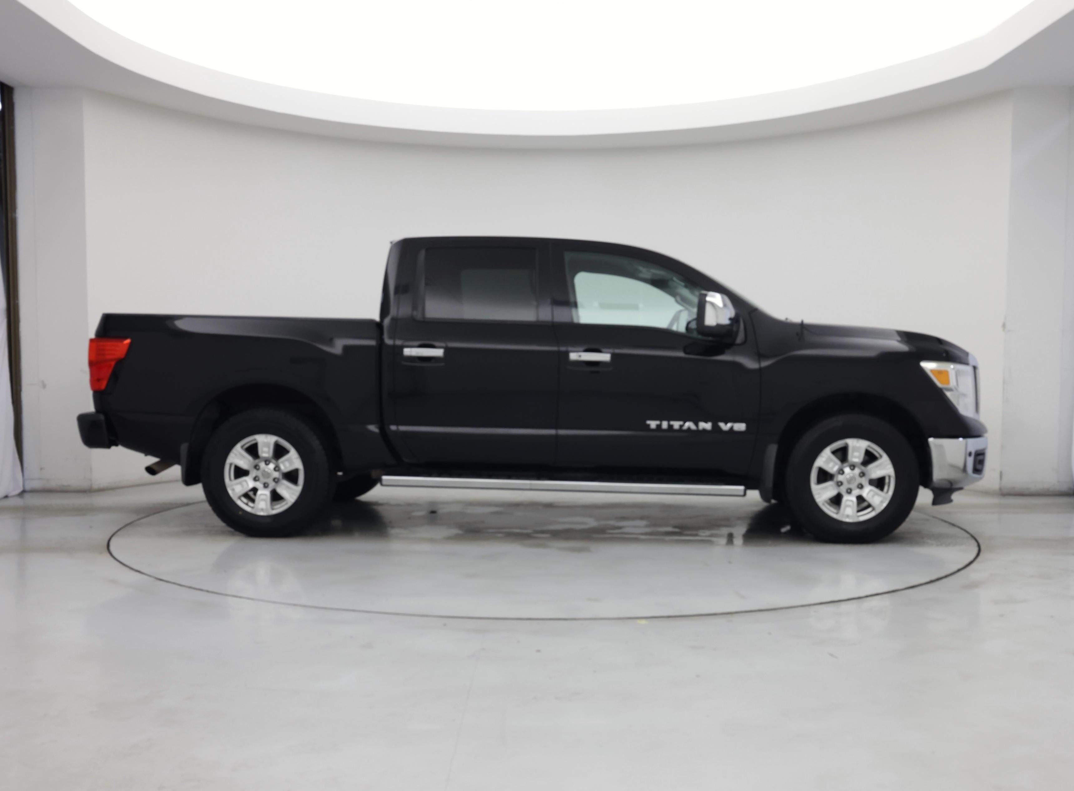 Thumbnail: 2018 Nissan Titan - 7