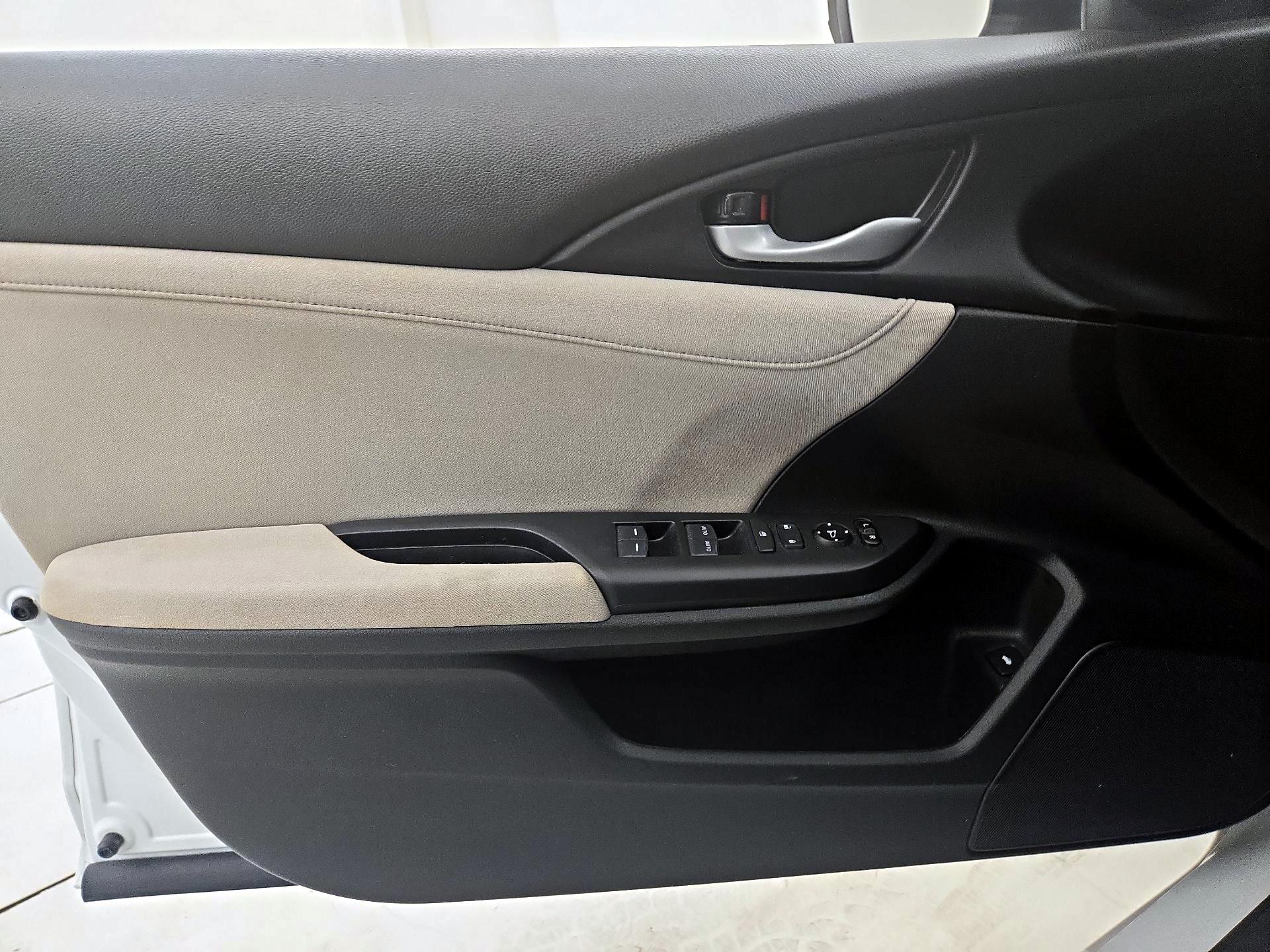 Thumbnail: 2022 Honda Insight - 12