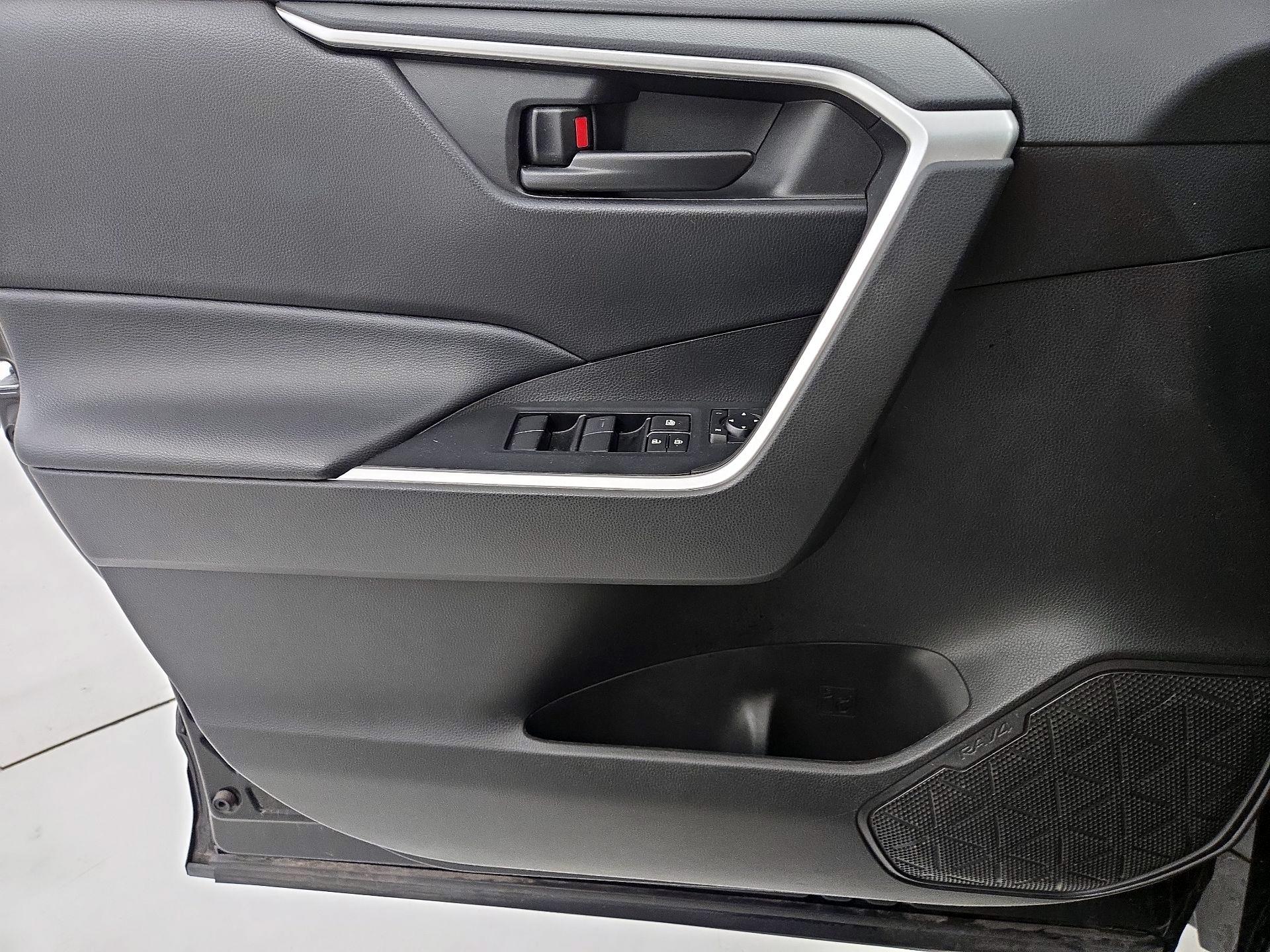 Thumbnail: 2021 Toyota RAV4 - 12