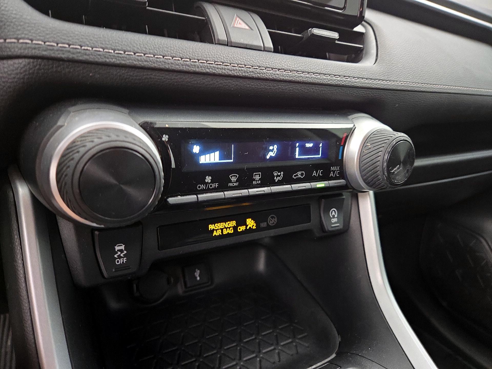 Thumbnail: 2021 Toyota RAV4 - 16