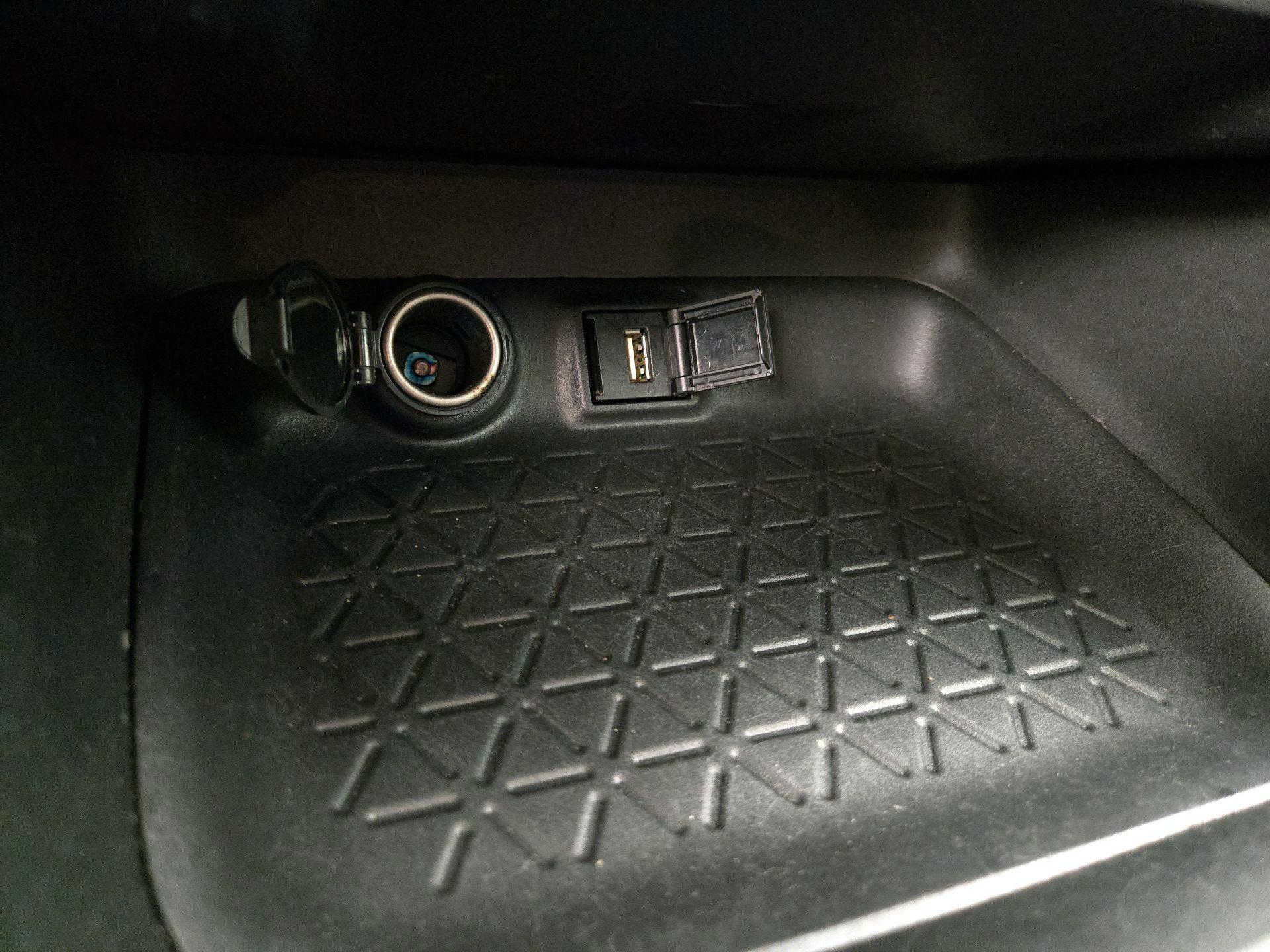 Thumbnail: 2021 Toyota RAV4 - 18