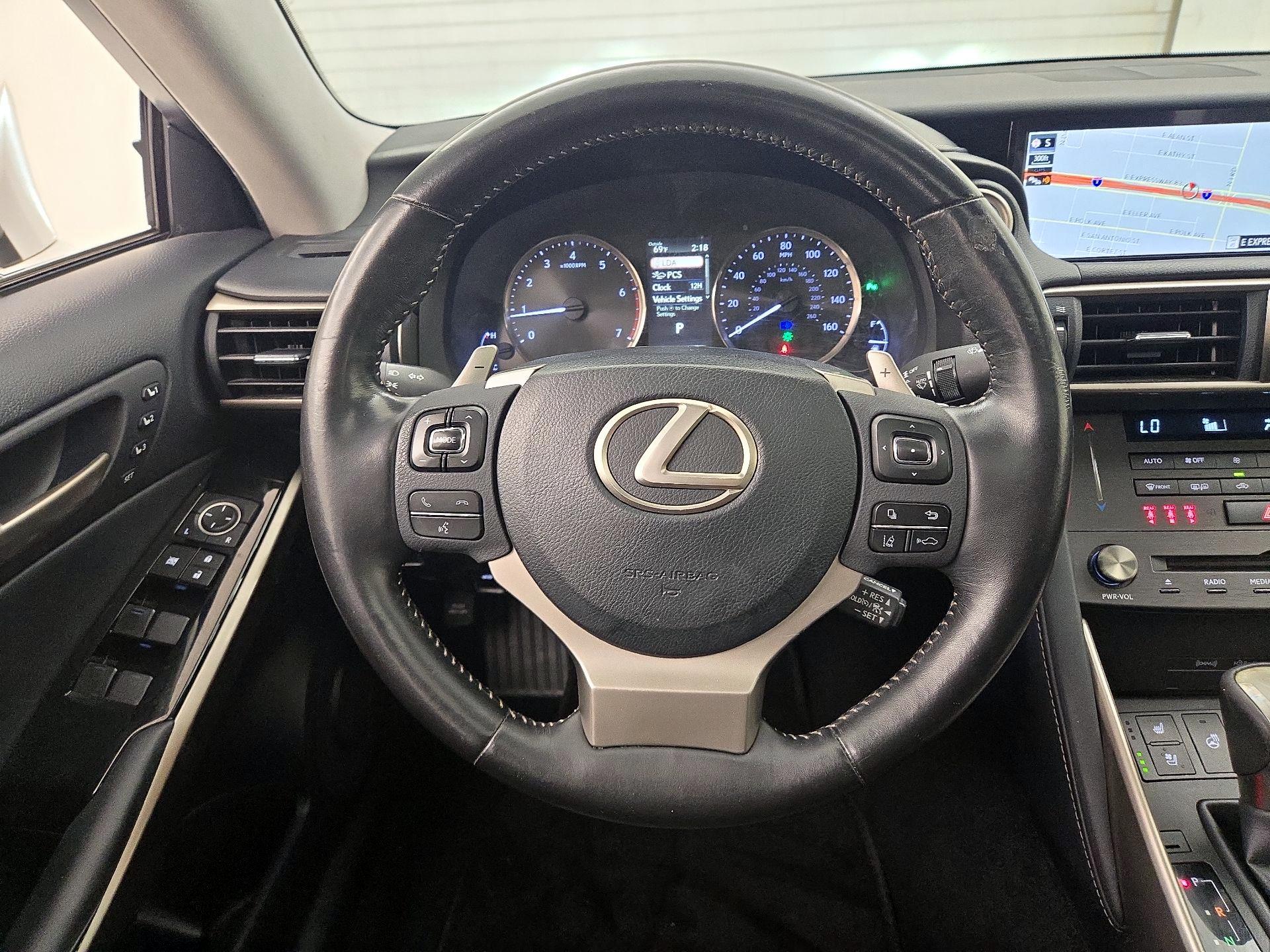 Thumbnail: 2019 Lexus IS - 10
