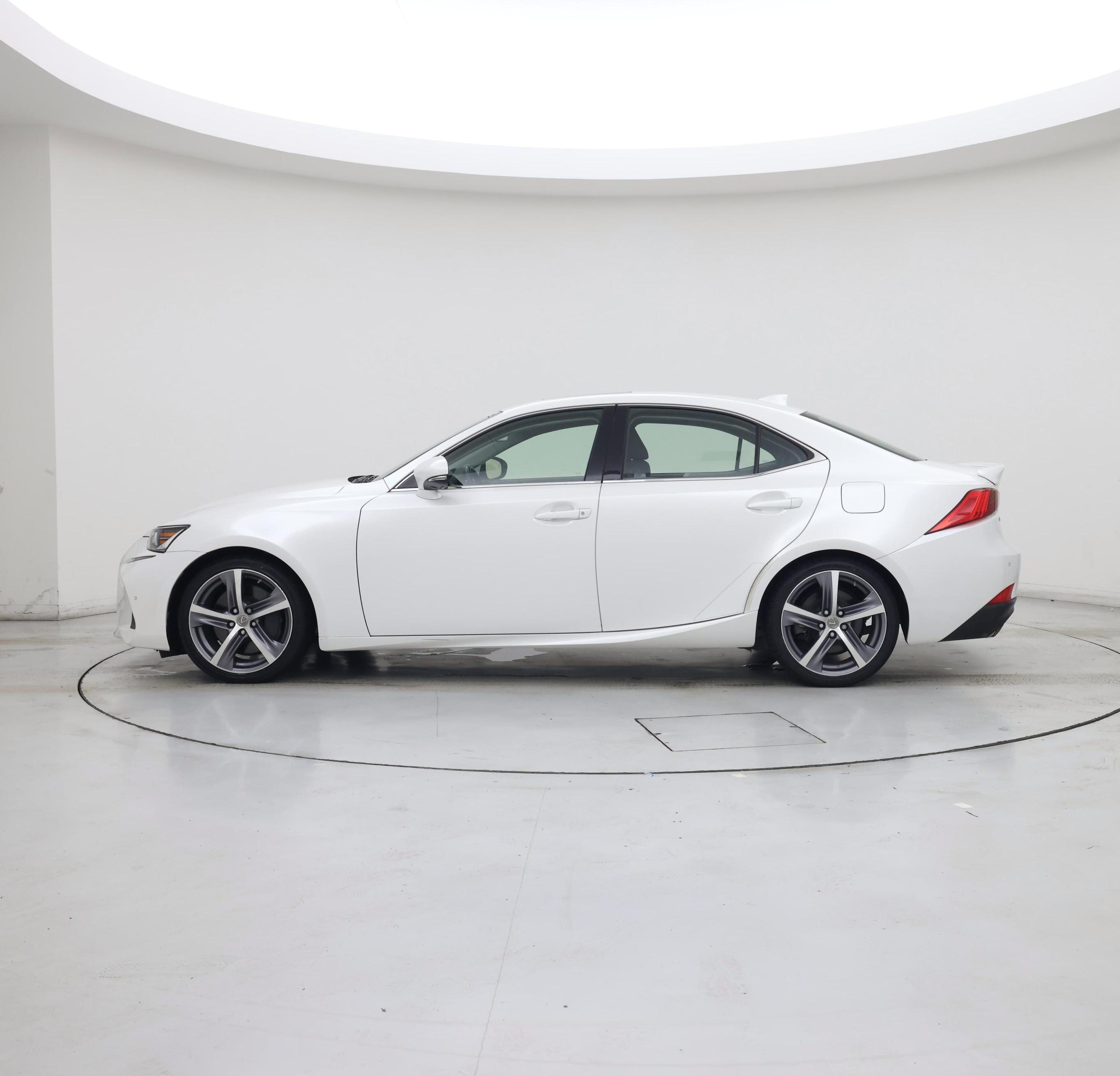 Thumbnail: 2019 Lexus IS - 3