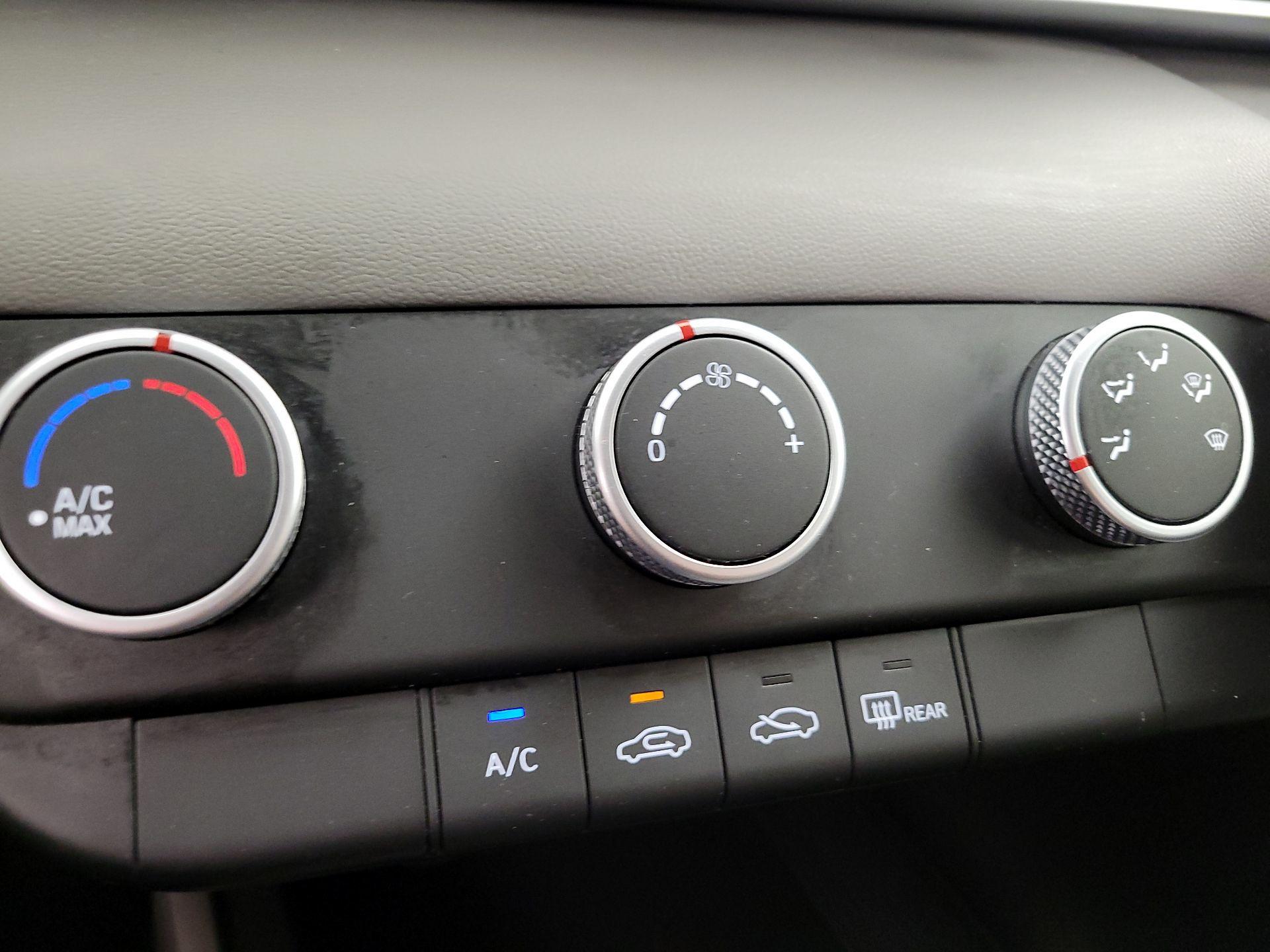 Thumbnail: 2024 Hyundai Elantra - 16