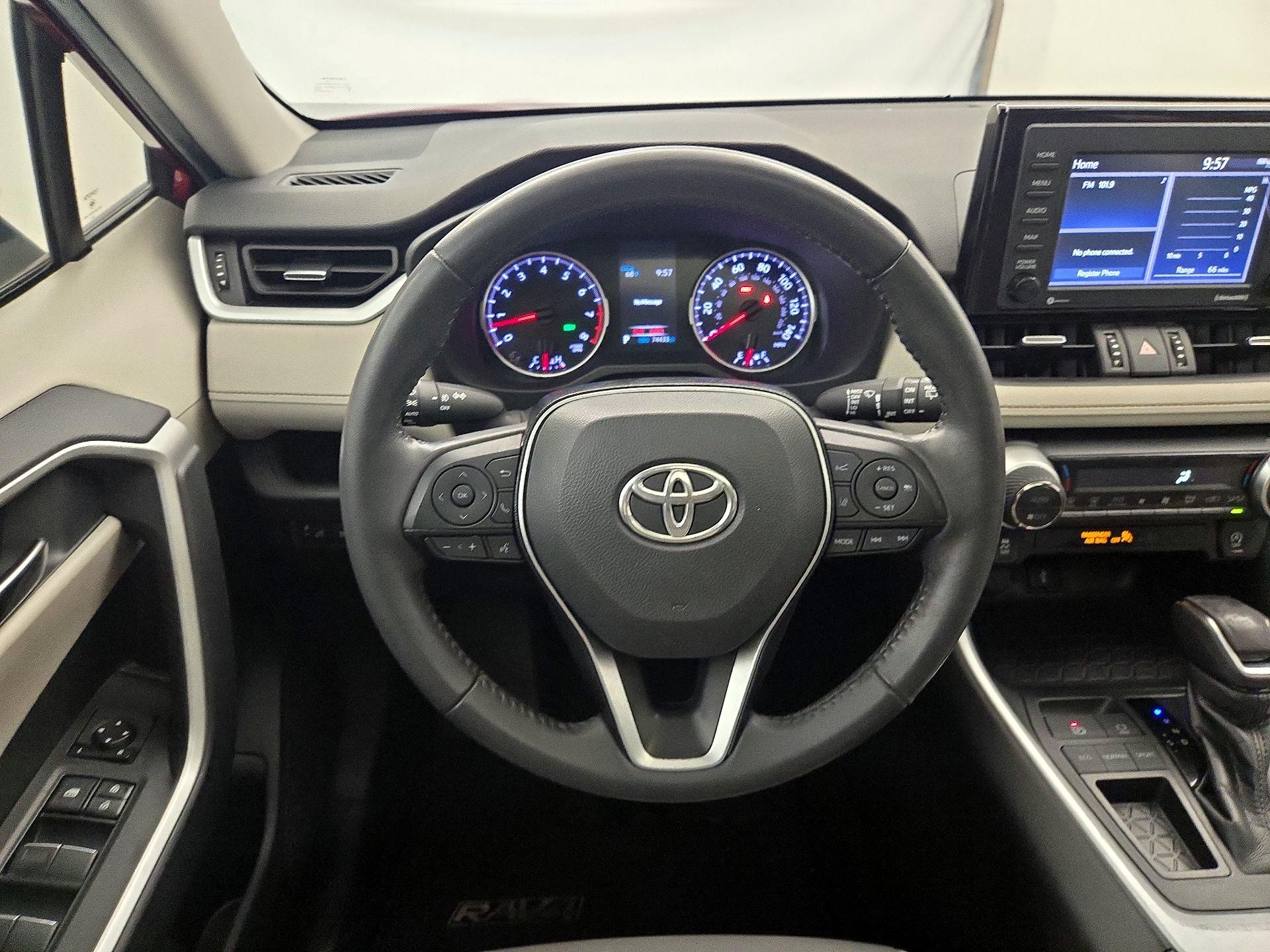 Thumbnail: 2020 Toyota RAV4 - 10