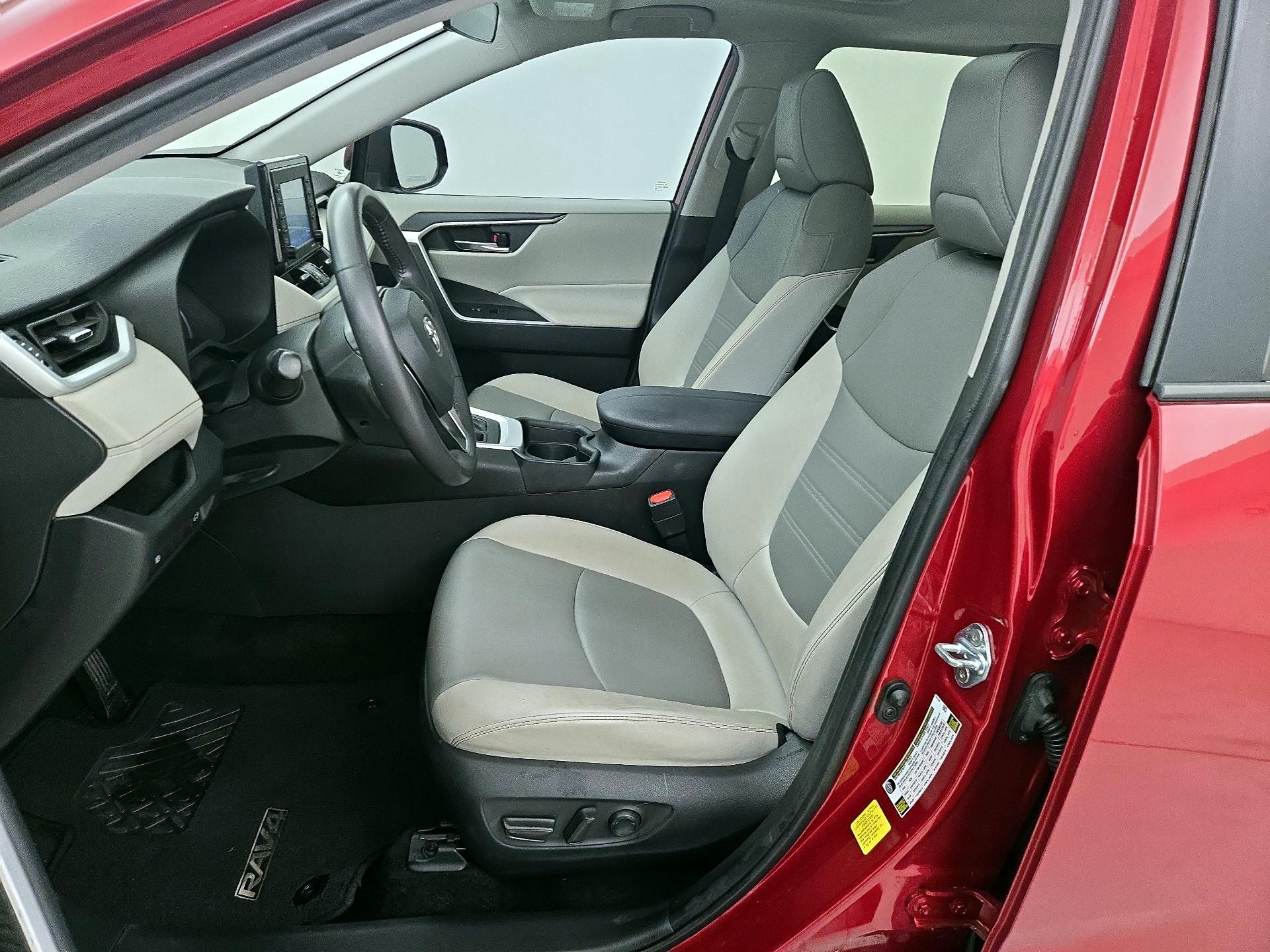 Thumbnail: 2020 Toyota RAV4 - 11