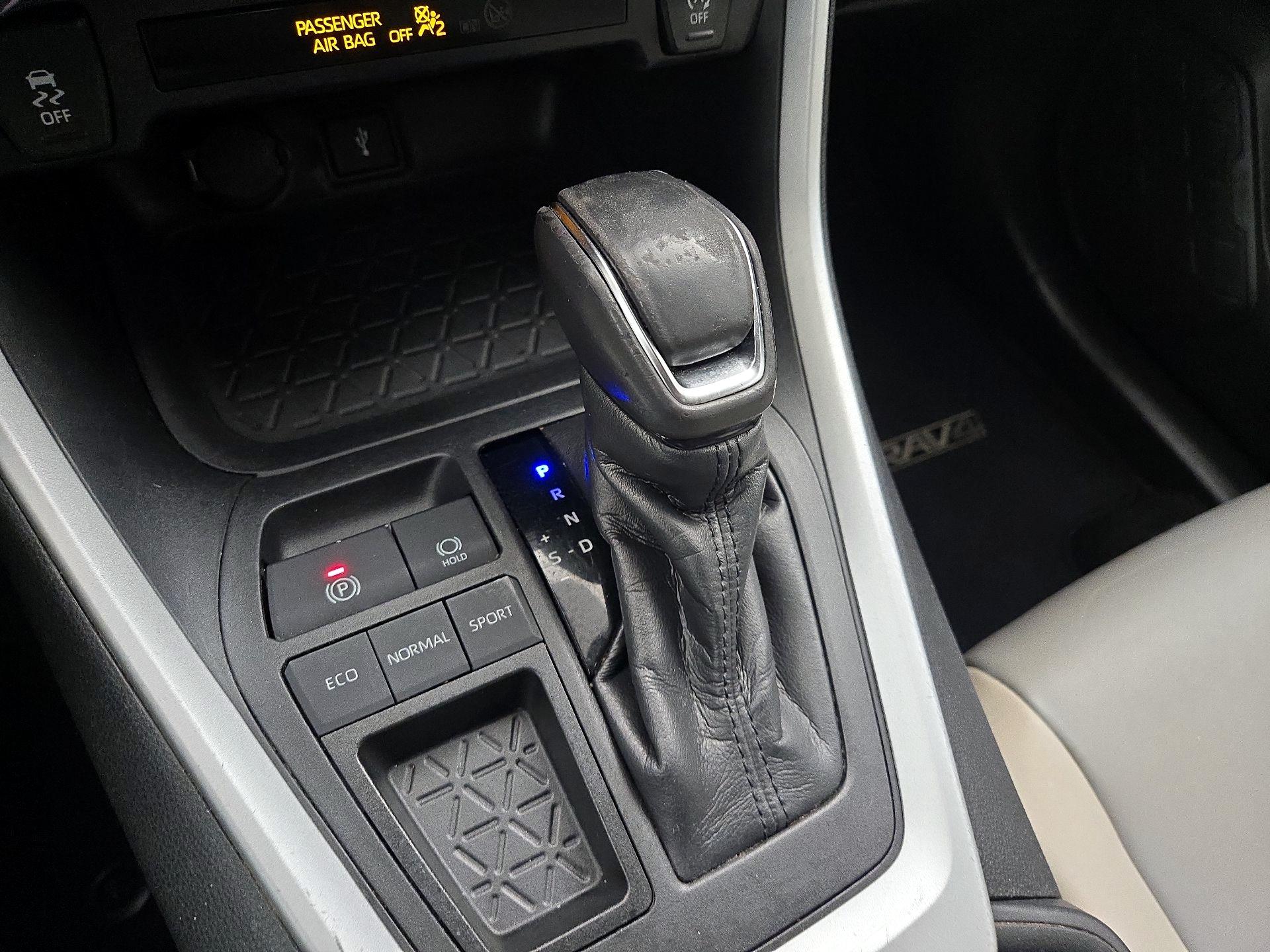 Thumbnail: 2020 Toyota RAV4 - 17