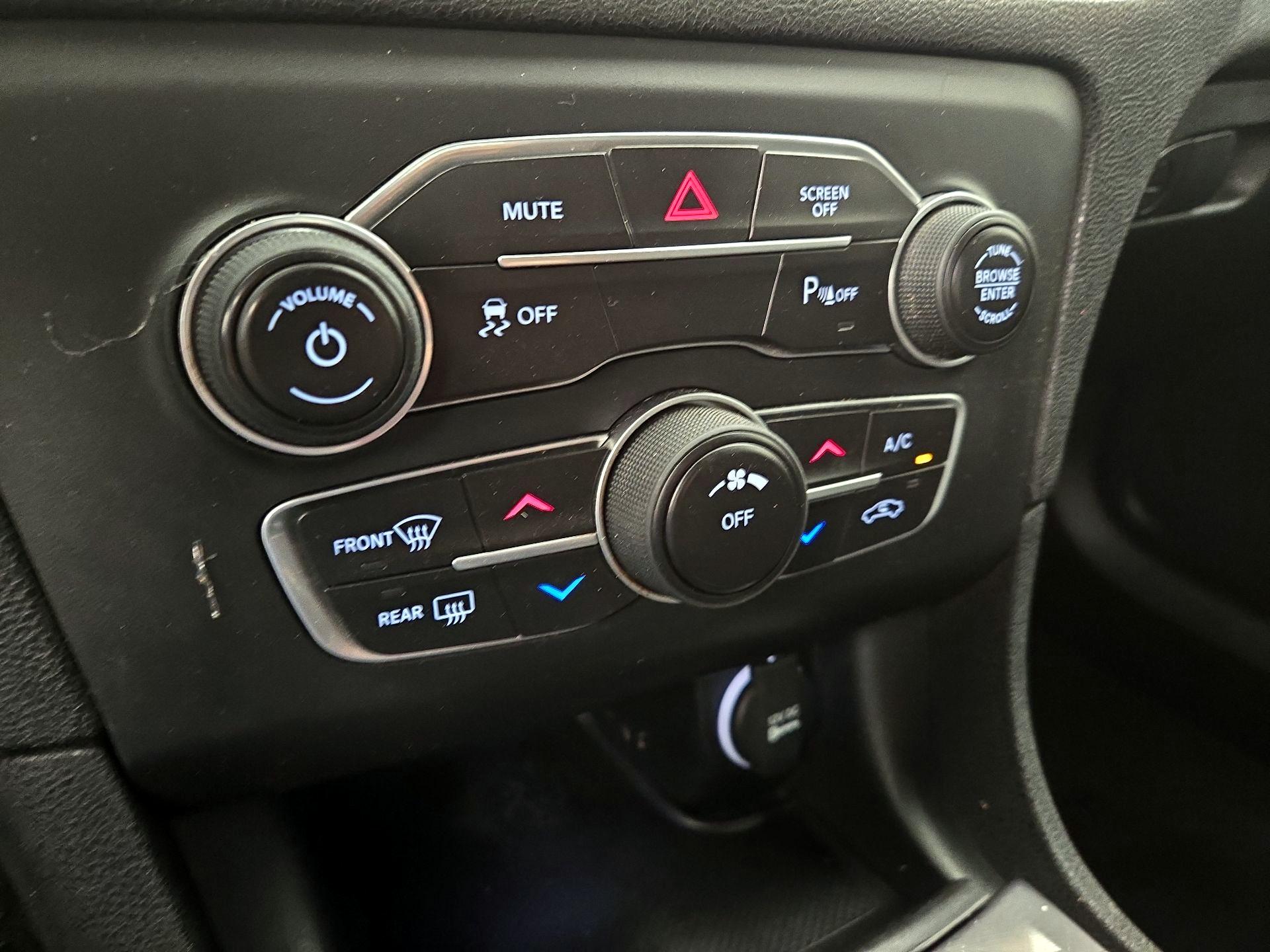 Thumbnail: 2020 Dodge Charger - 16