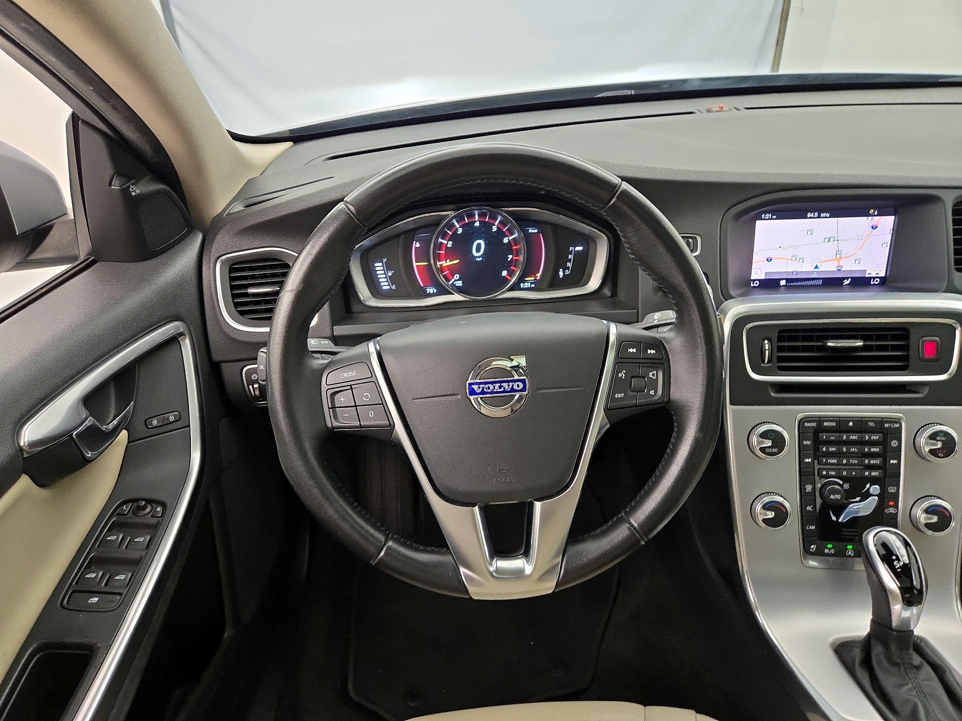 Thumbnail: 2018 Volvo S60 - 10