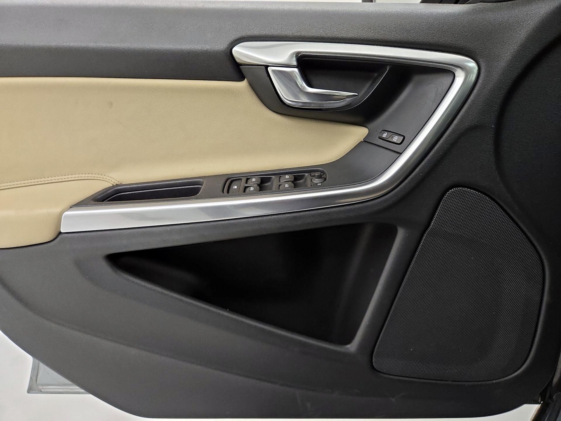 Thumbnail: 2018 Volvo S60 - 12