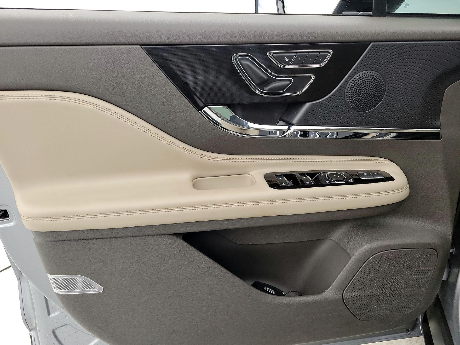 Thumbnail: 2023 Lincoln Corsair - 12