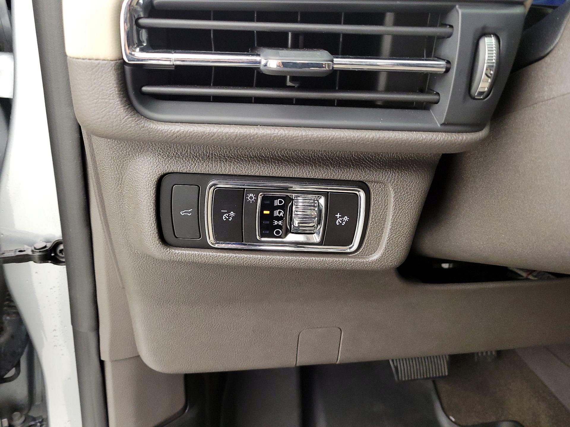 Thumbnail: 2023 Lincoln Corsair - 13