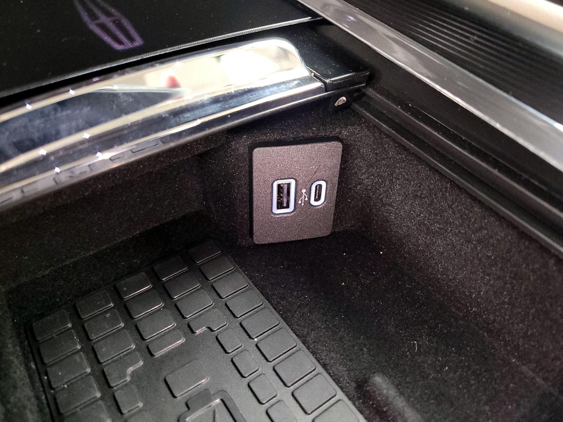 Thumbnail: 2023 Lincoln Corsair - 19