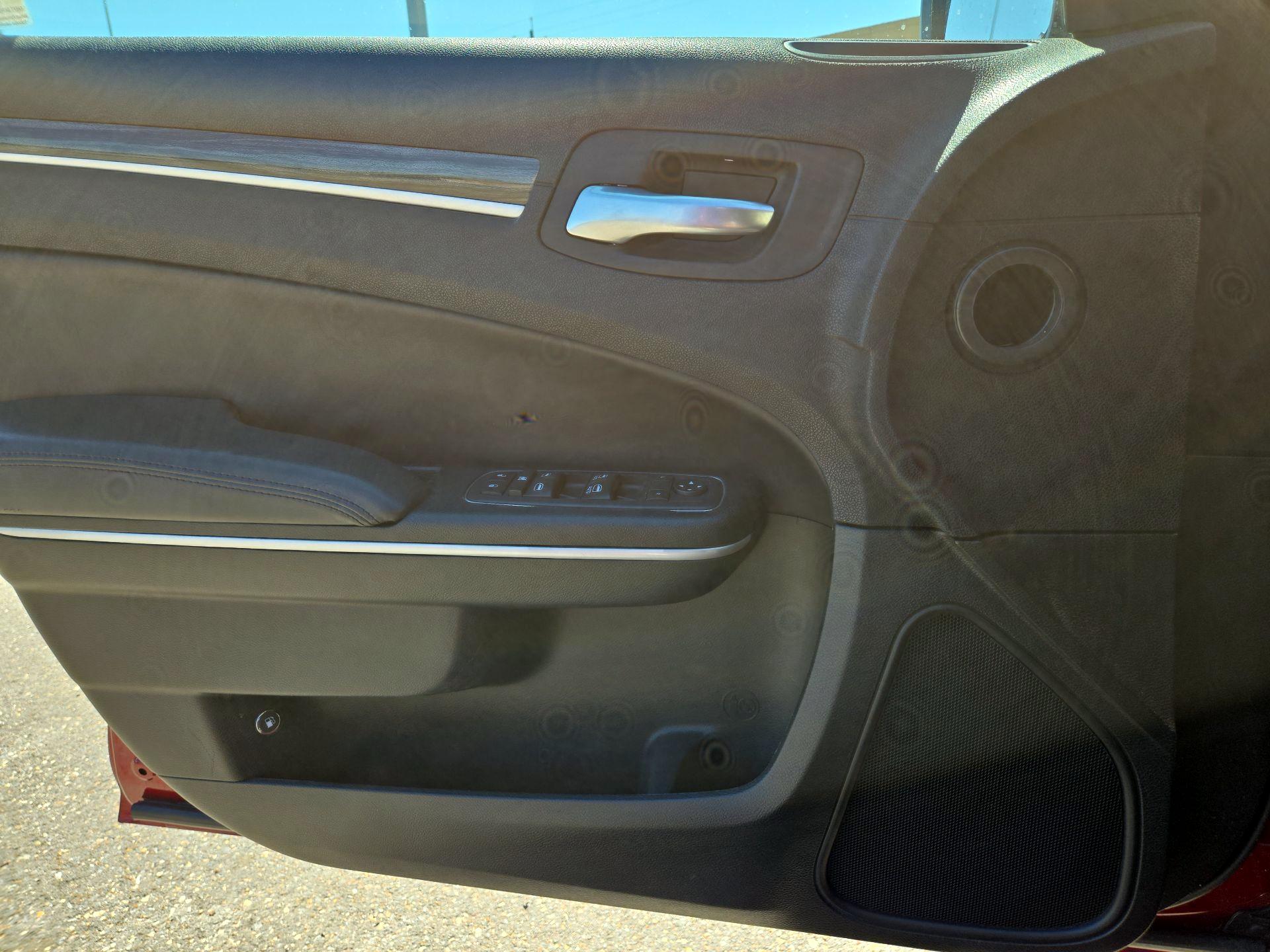 Thumbnail: 2020 Chrysler 300 - 10