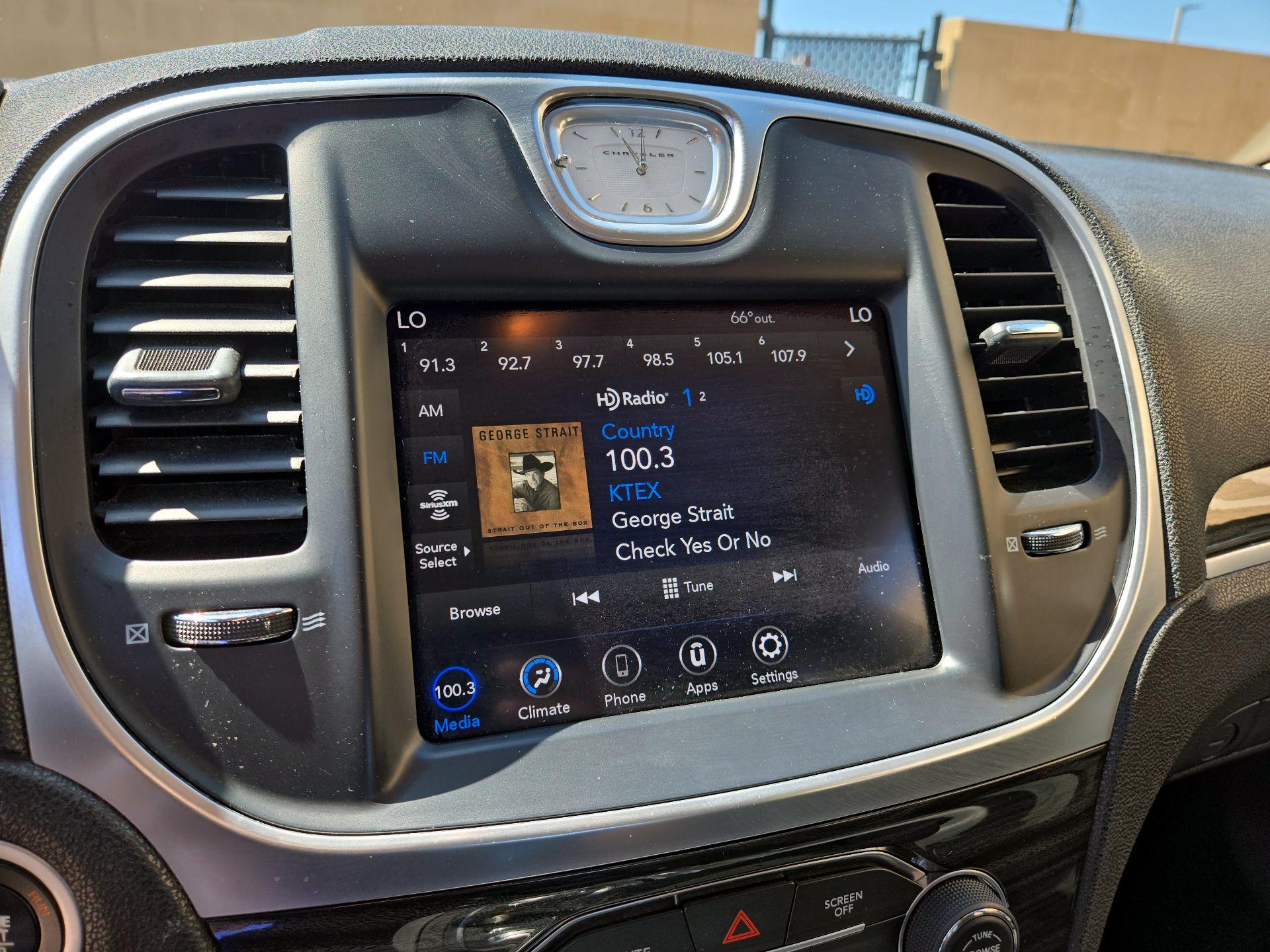 Thumbnail: 2020 Chrysler 300 - 13