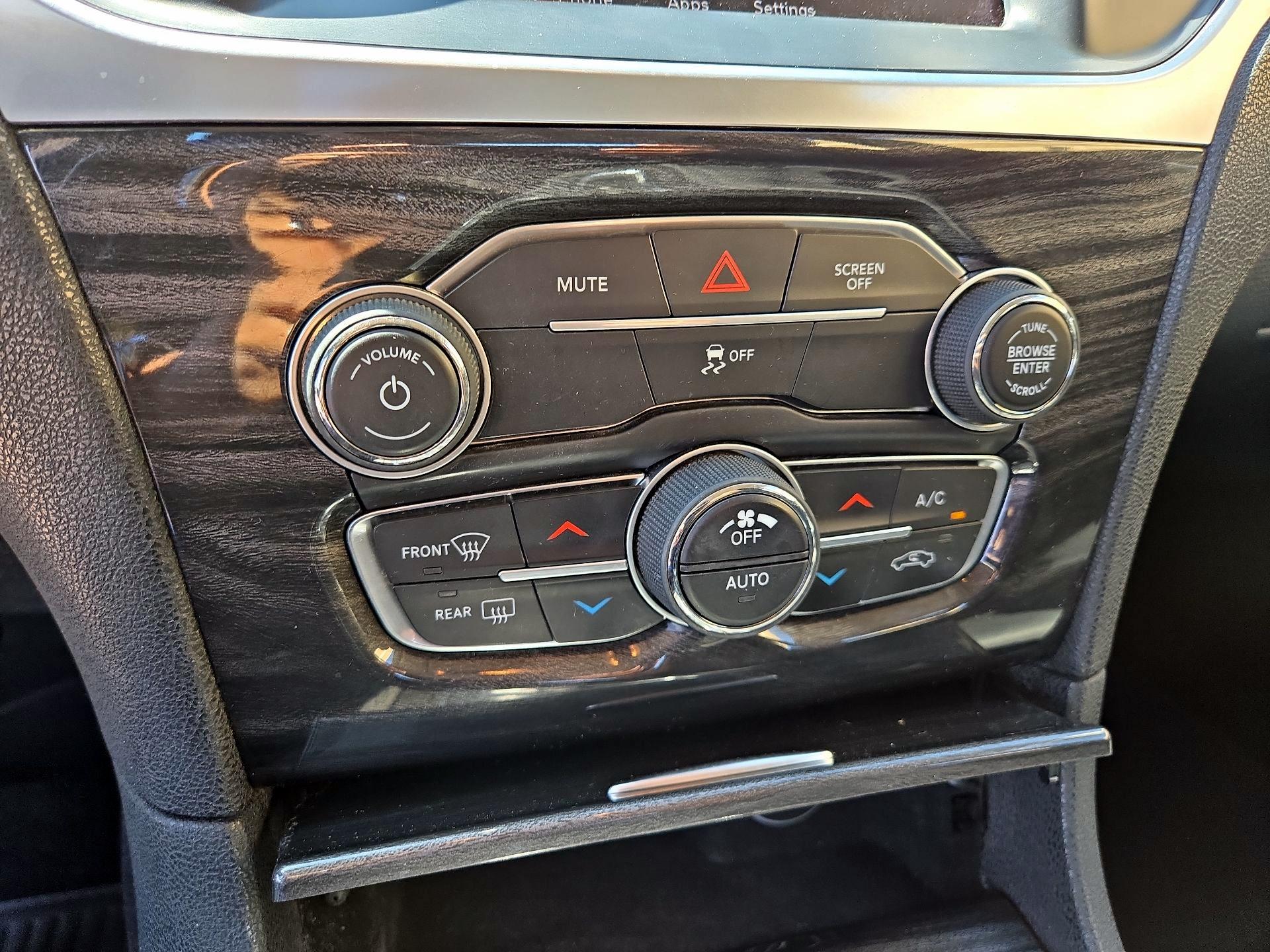 Thumbnail: 2020 Chrysler 300 - 14