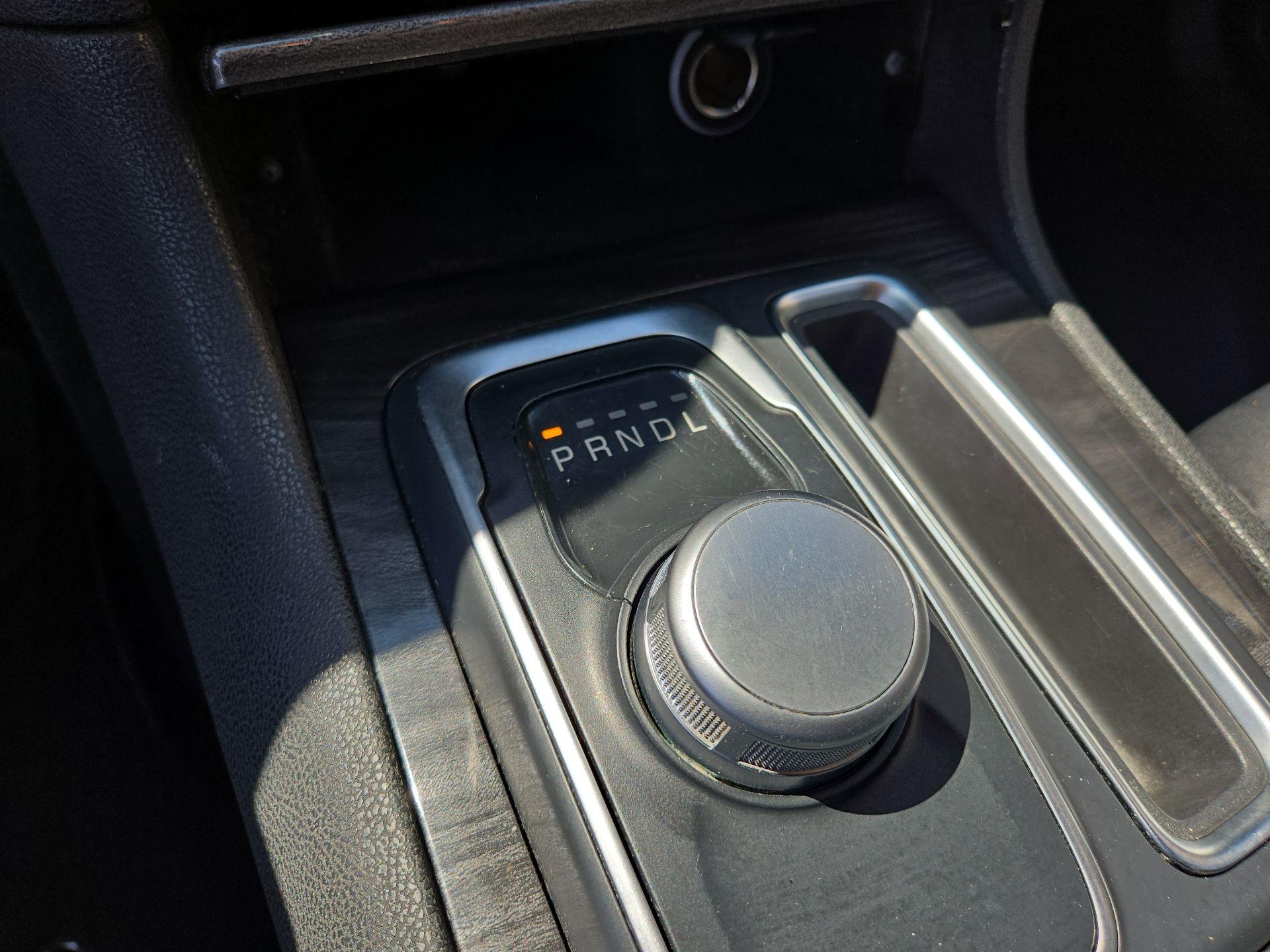 Thumbnail: 2020 Chrysler 300 - 15