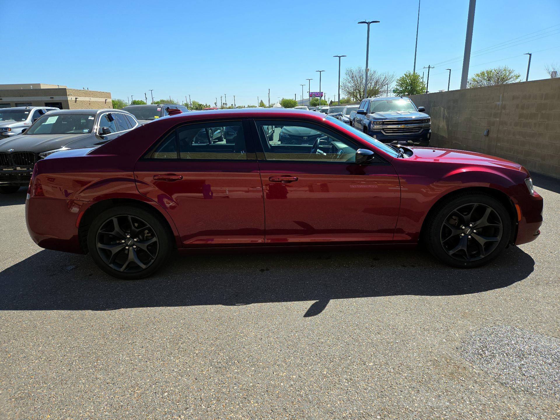 Thumbnail: 2020 Chrysler 300 - 4