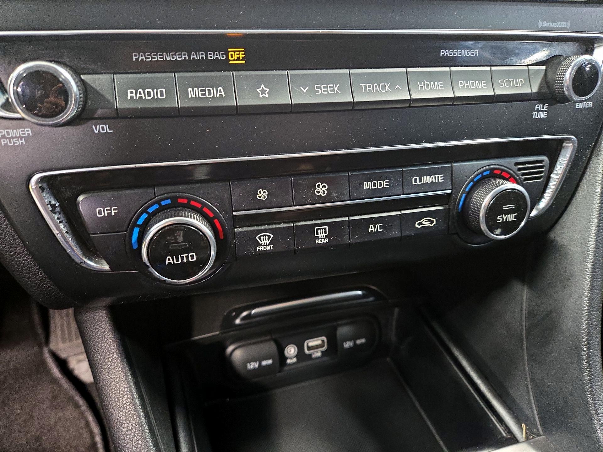 Thumbnail: 2019 Kia Optima - 16