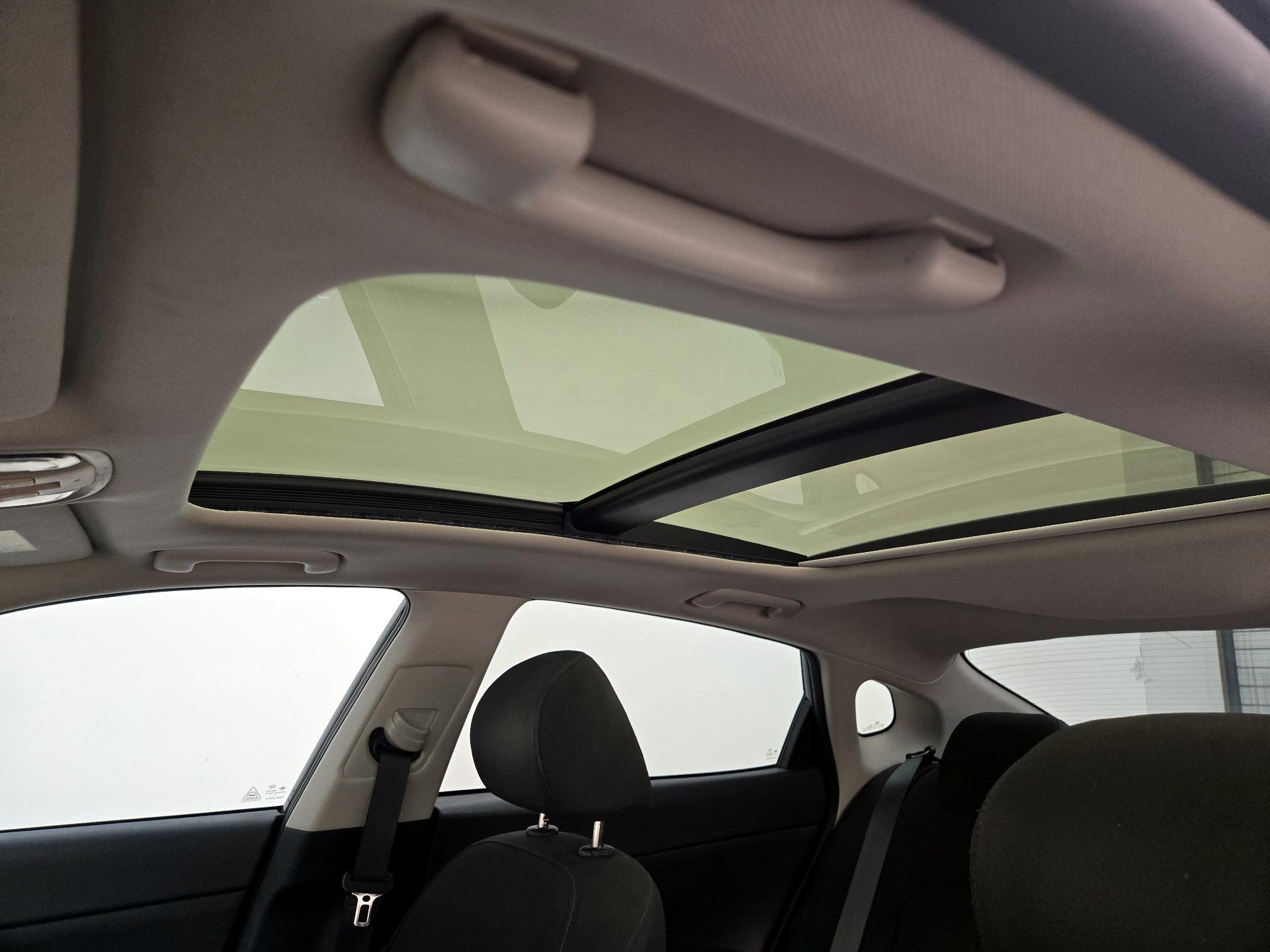 Thumbnail: 2019 Kia Optima - 19