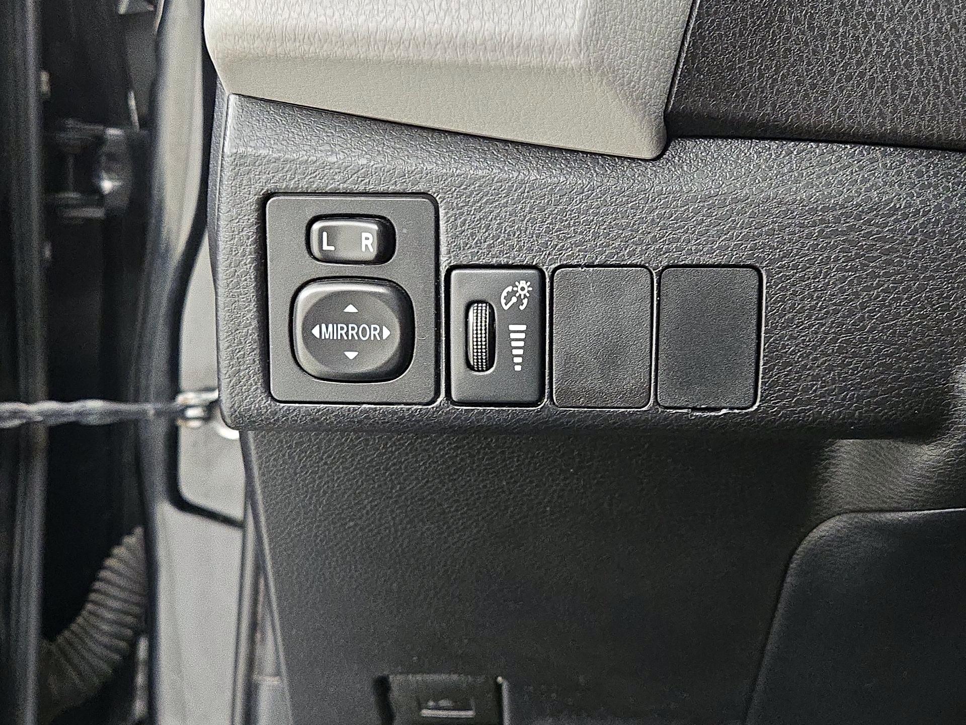 Thumbnail: 2016 Toyota Corolla - 13