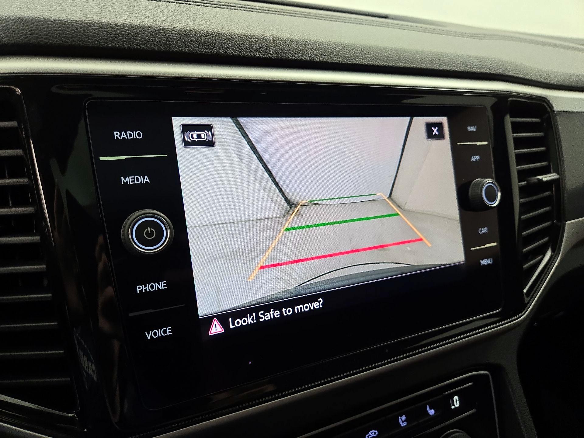 Thumbnail: 2022 Volkswagen Atlas - 14