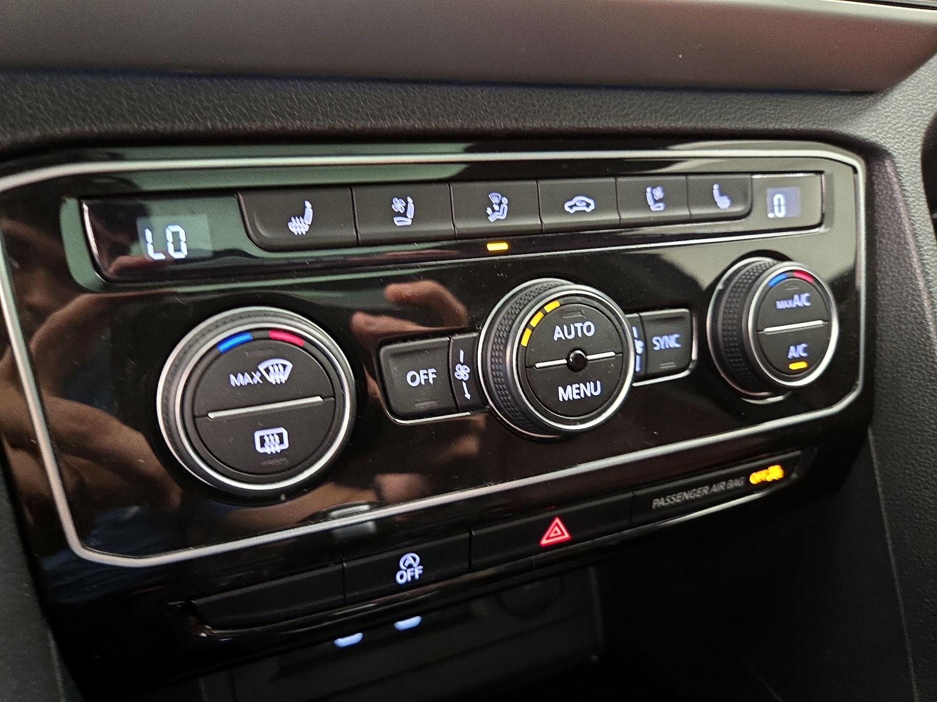 Thumbnail: 2022 Volkswagen Atlas - 16