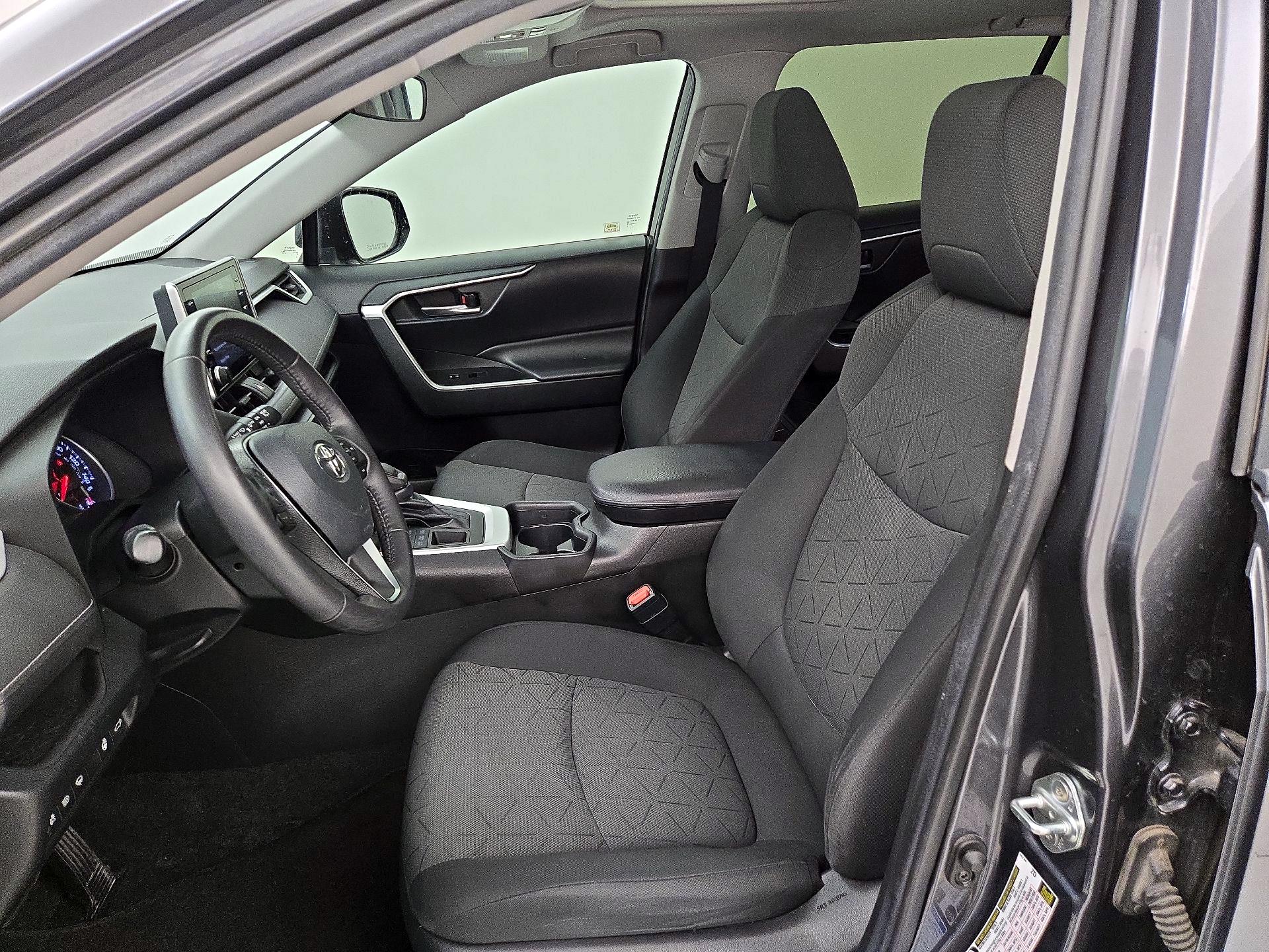 Thumbnail: 2020 Toyota RAV4 - 11