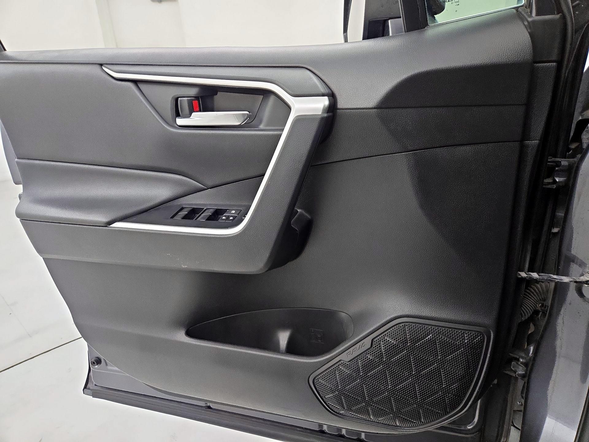 Thumbnail: 2020 Toyota RAV4 - 12