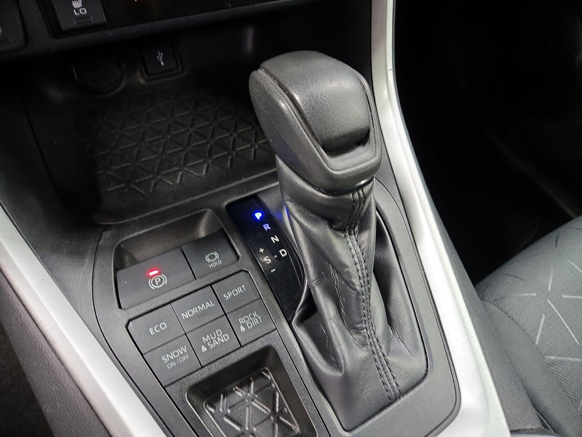 Thumbnail: 2020 Toyota RAV4 - 17