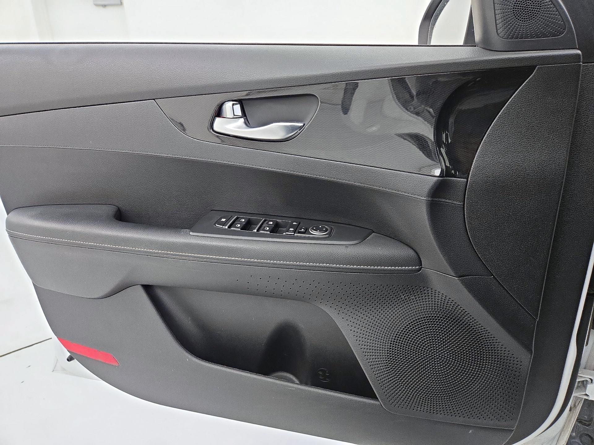 Thumbnail: 2021 Kia Forte - 12