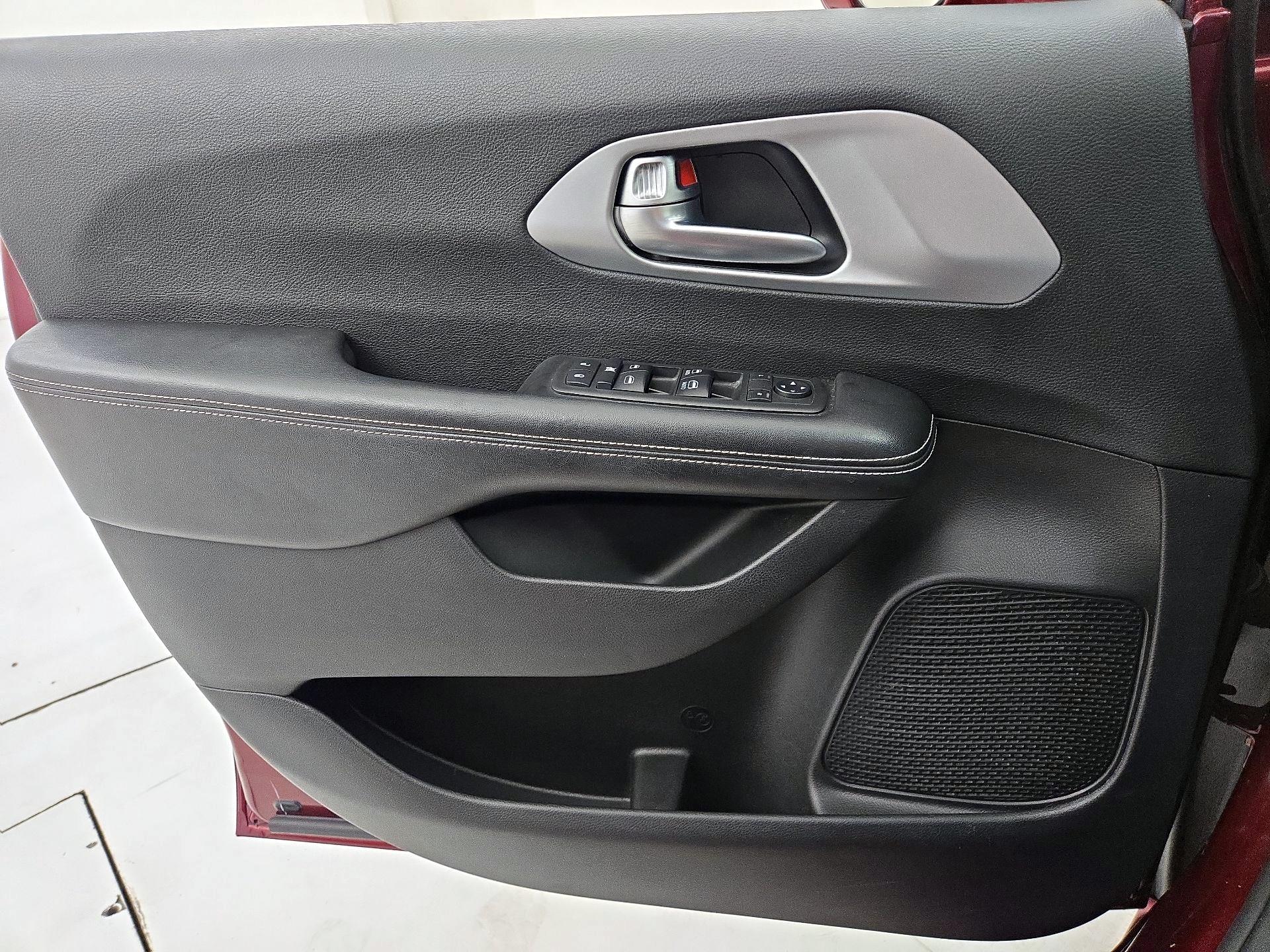 Thumbnail: 2019 Chrysler Pacifica - 12