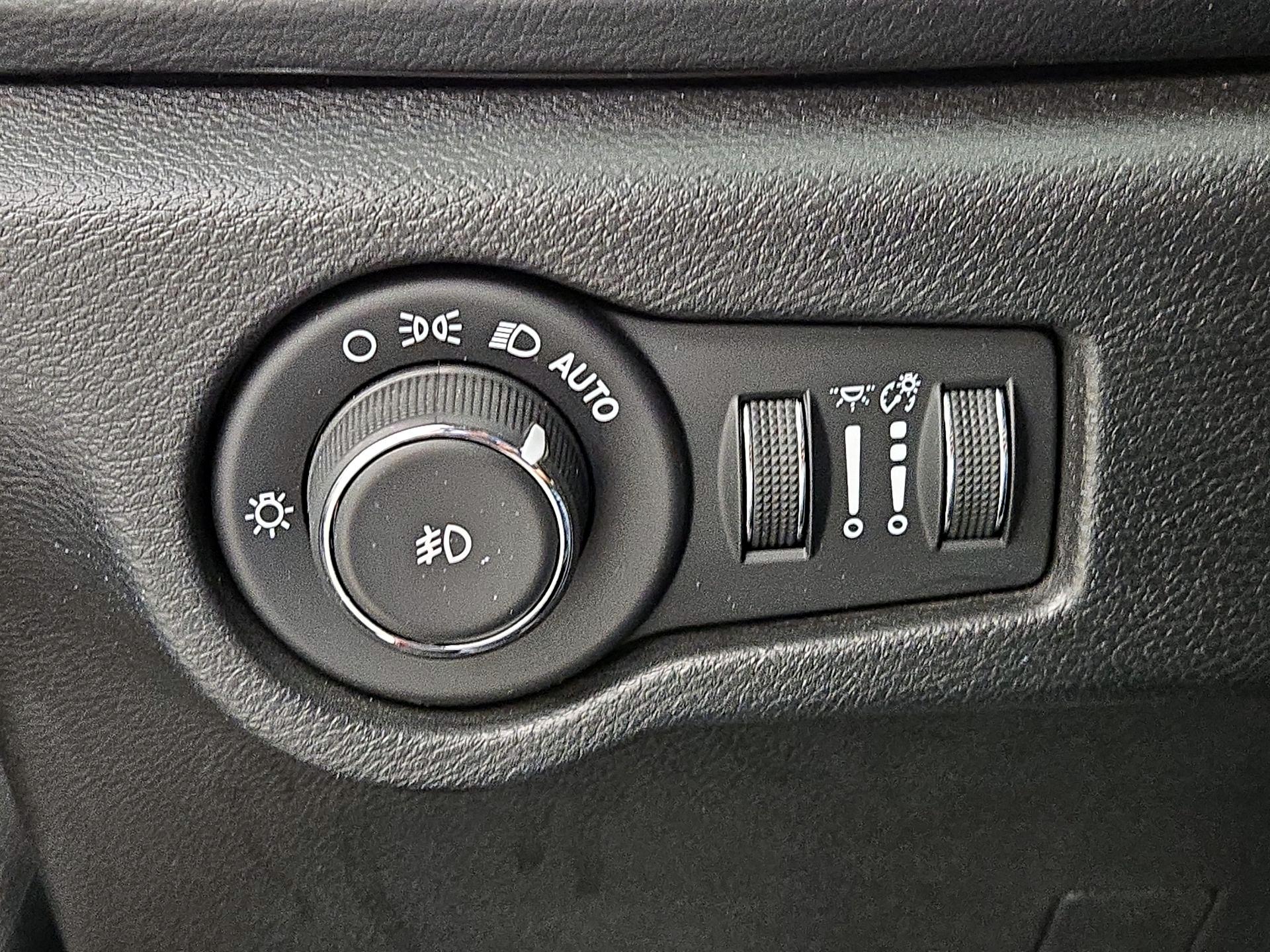 Thumbnail: 2019 Chrysler Pacifica - 13