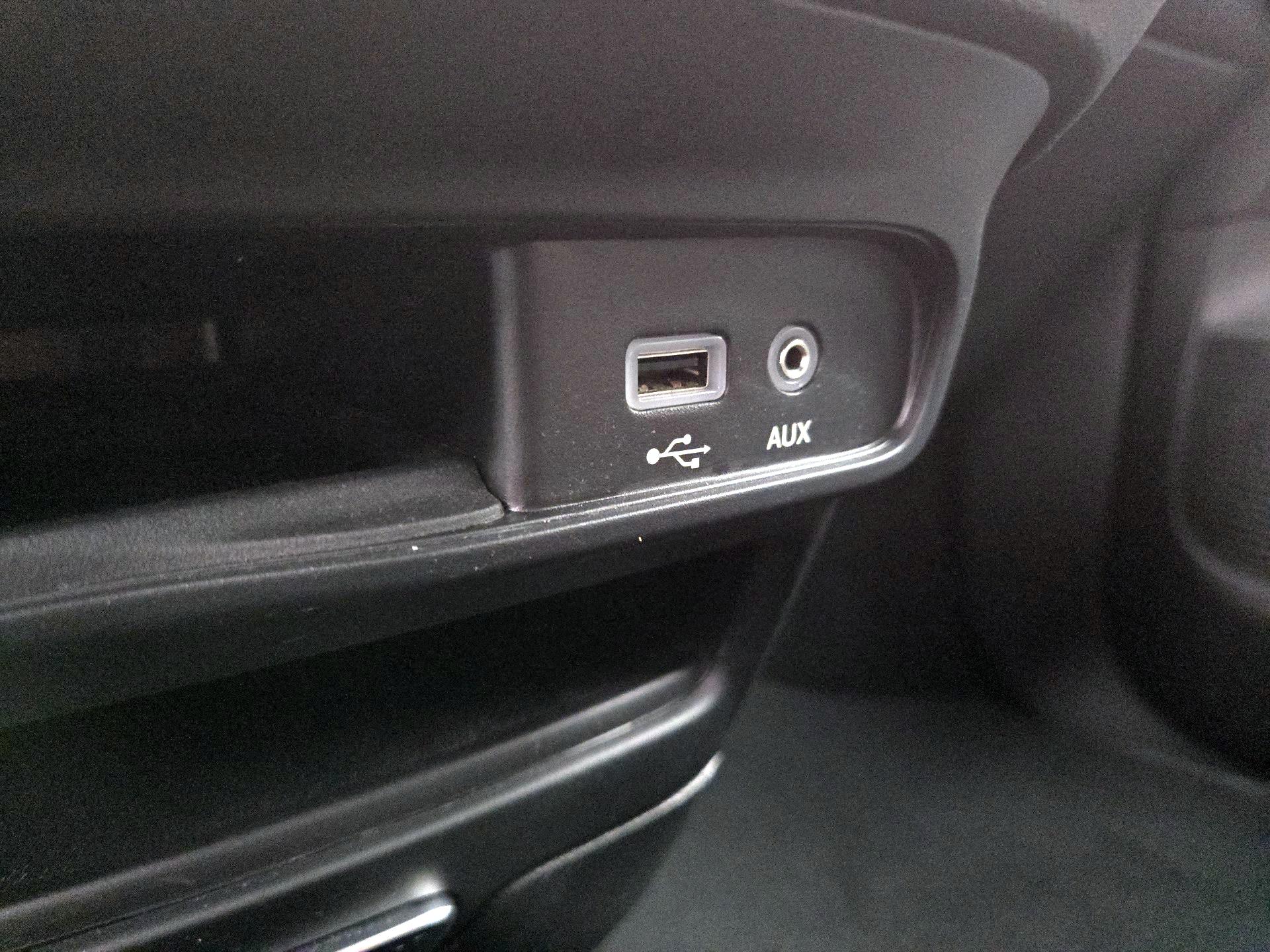 Thumbnail: 2019 Chrysler Pacifica - 19