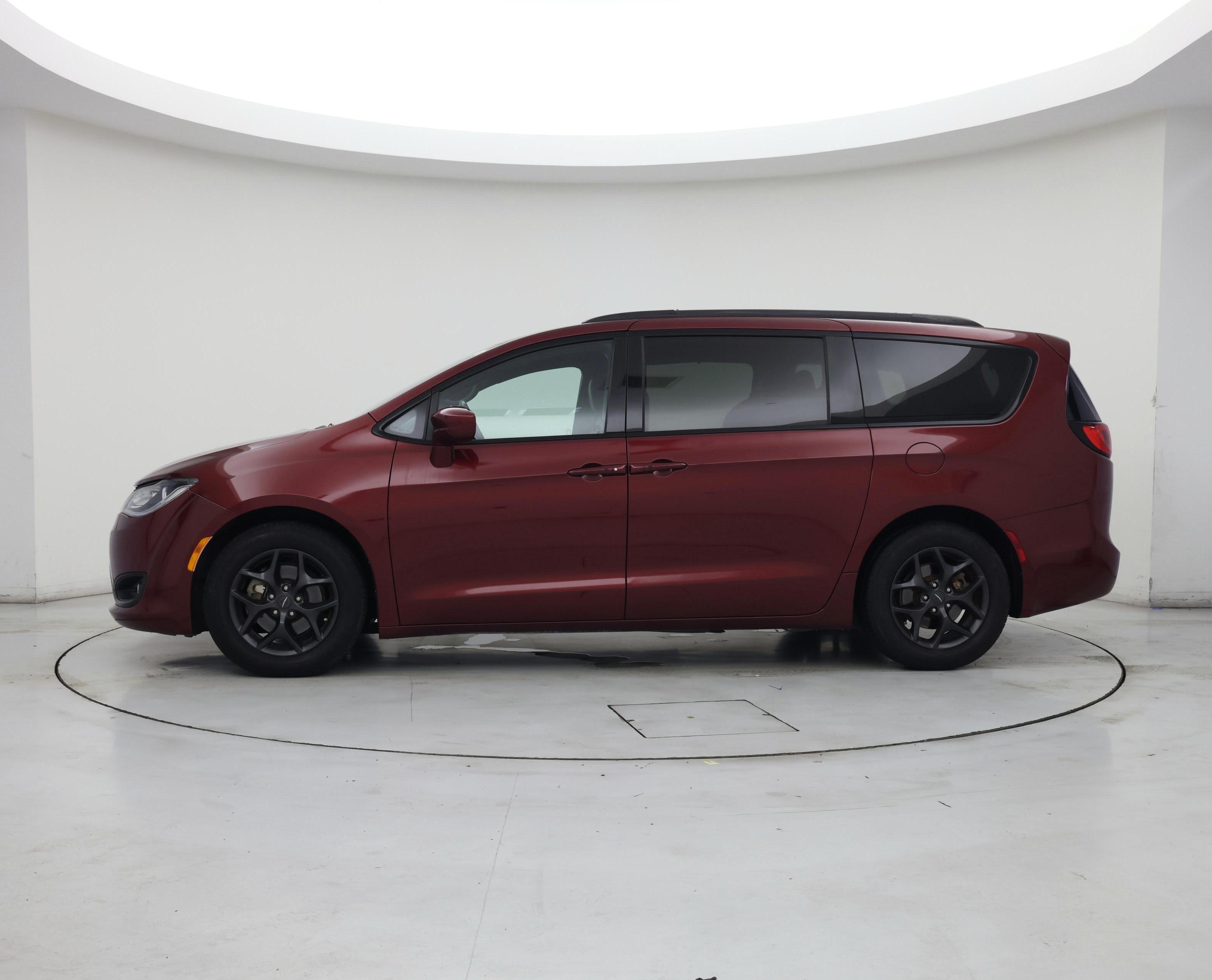 Thumbnail: 2019 Chrysler Pacifica - 3