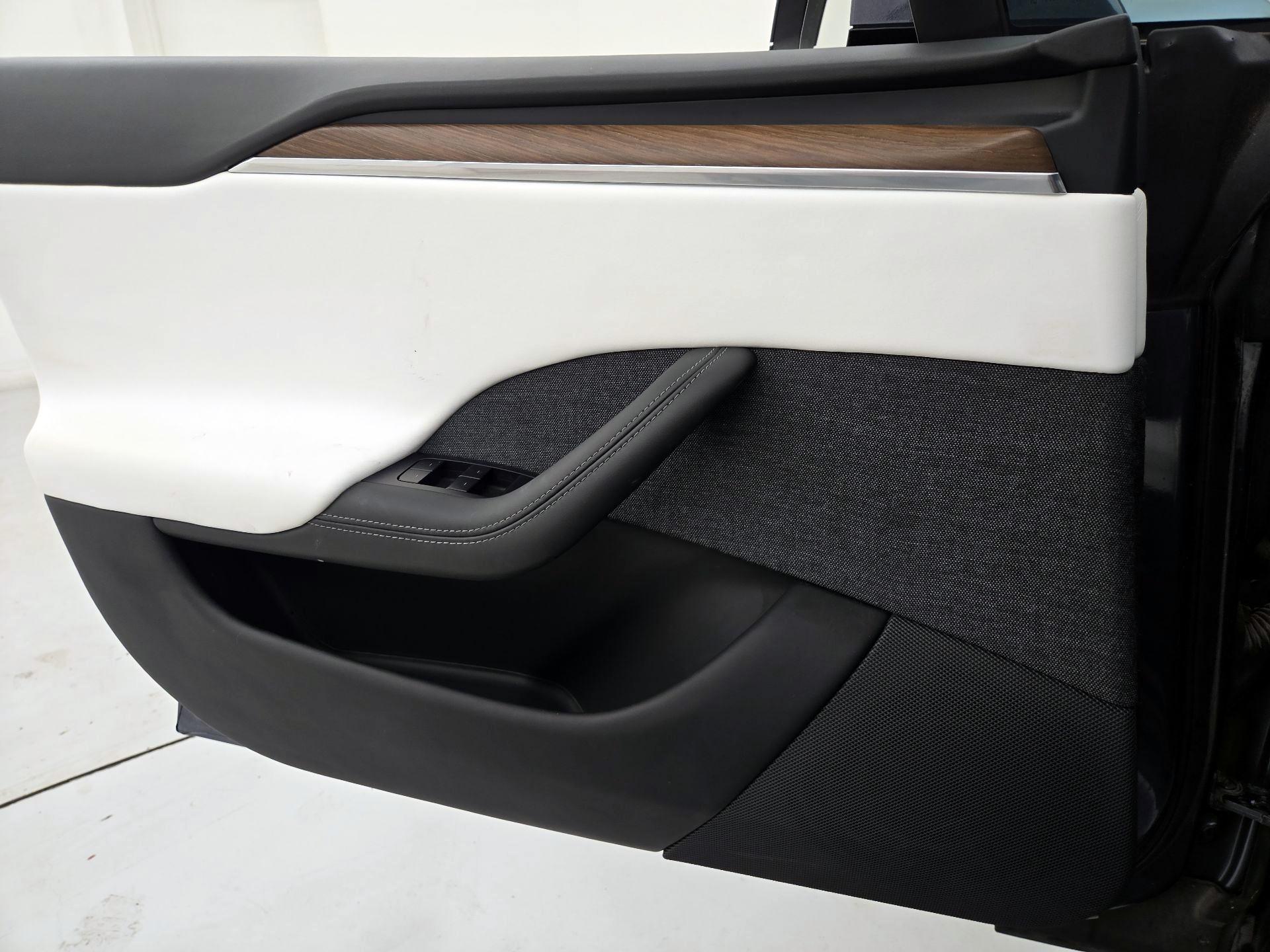 Thumbnail: 2022 Tesla Model S - 12