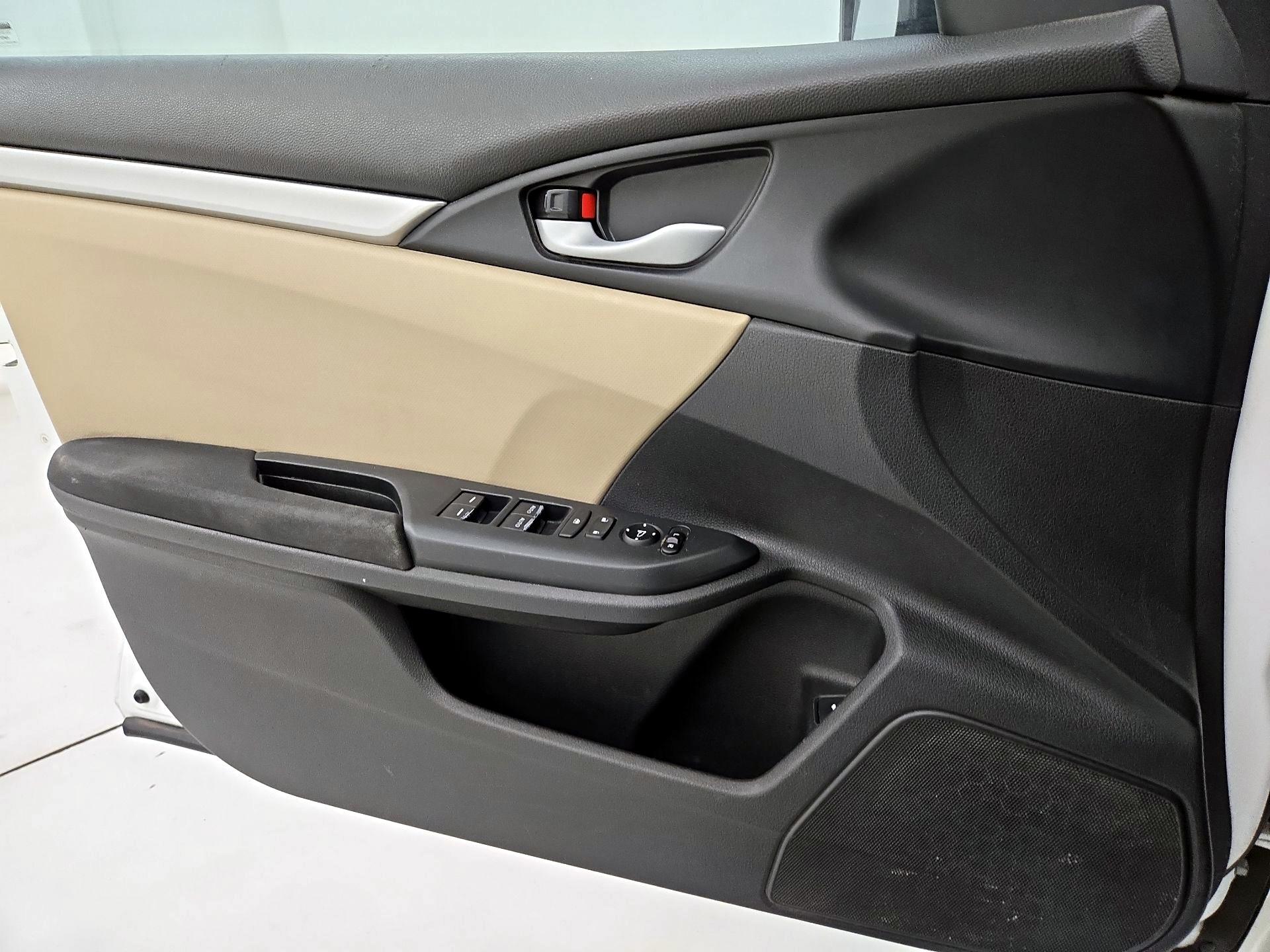 Thumbnail: 2016 Honda Civic - 12