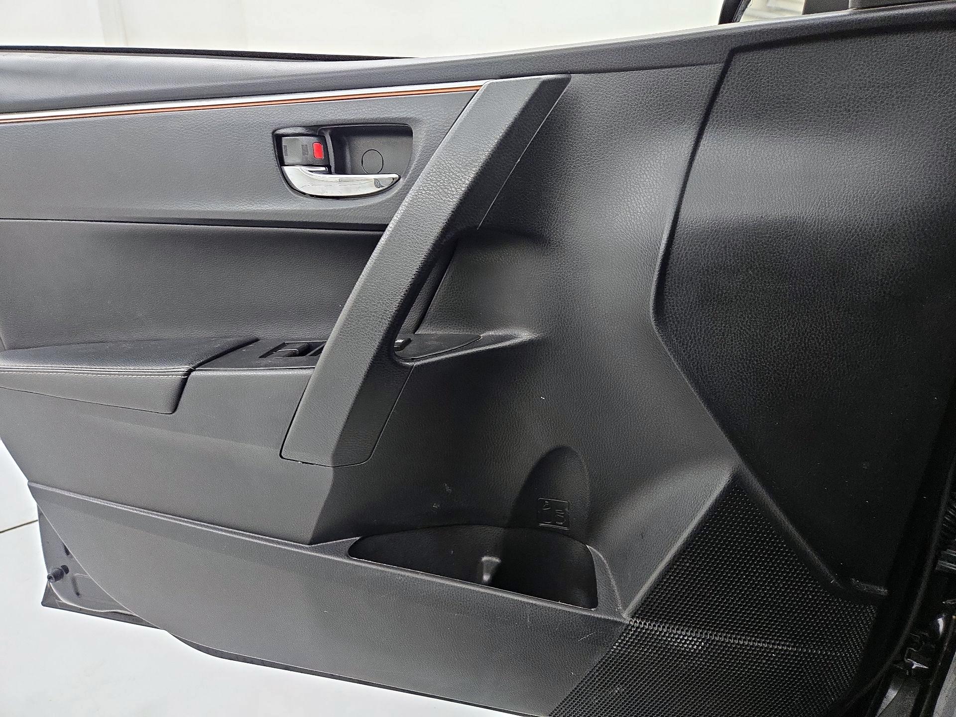 Thumbnail: 2015 Toyota Corolla - 12