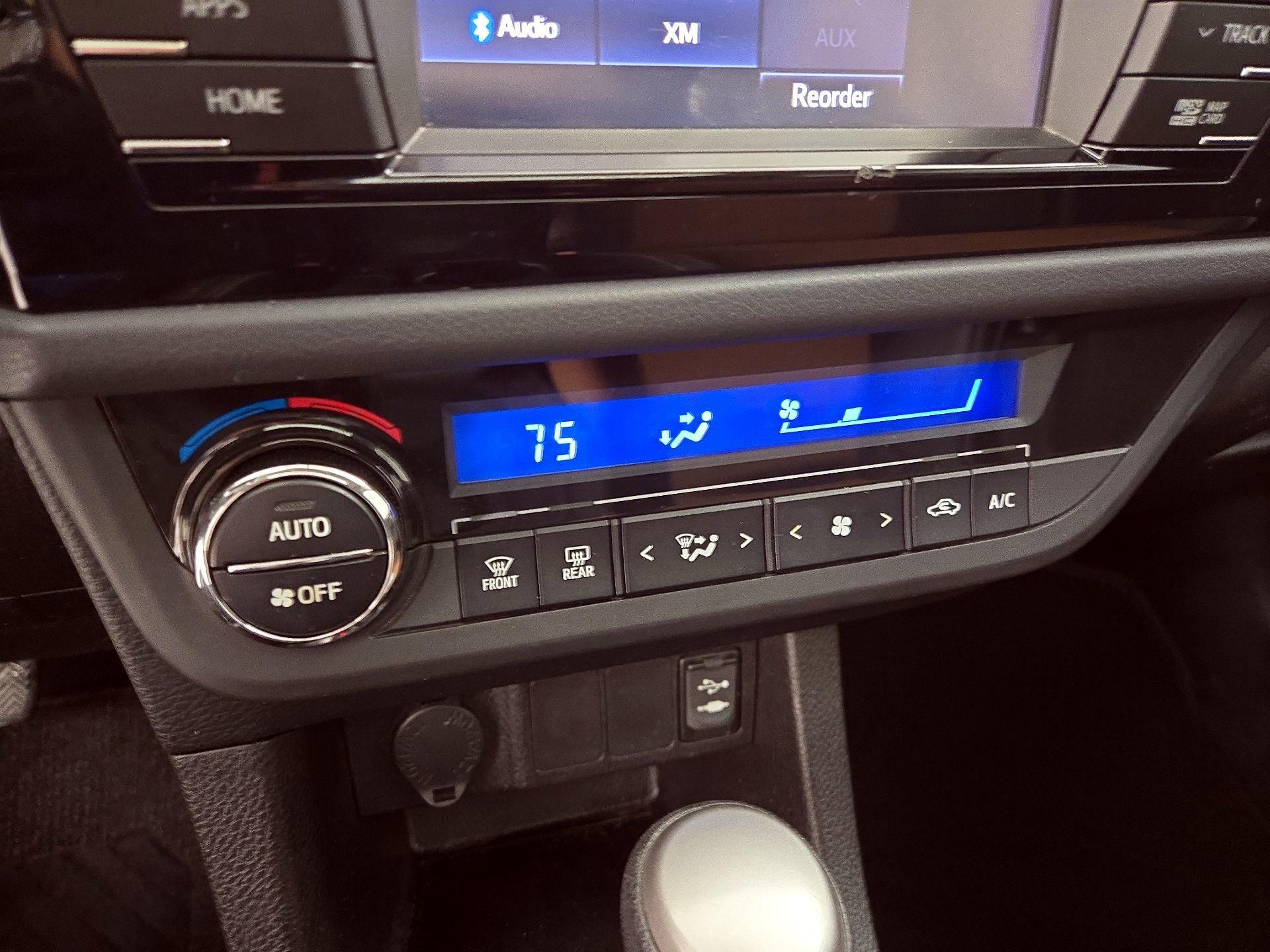 Thumbnail: 2015 Toyota Corolla - 17