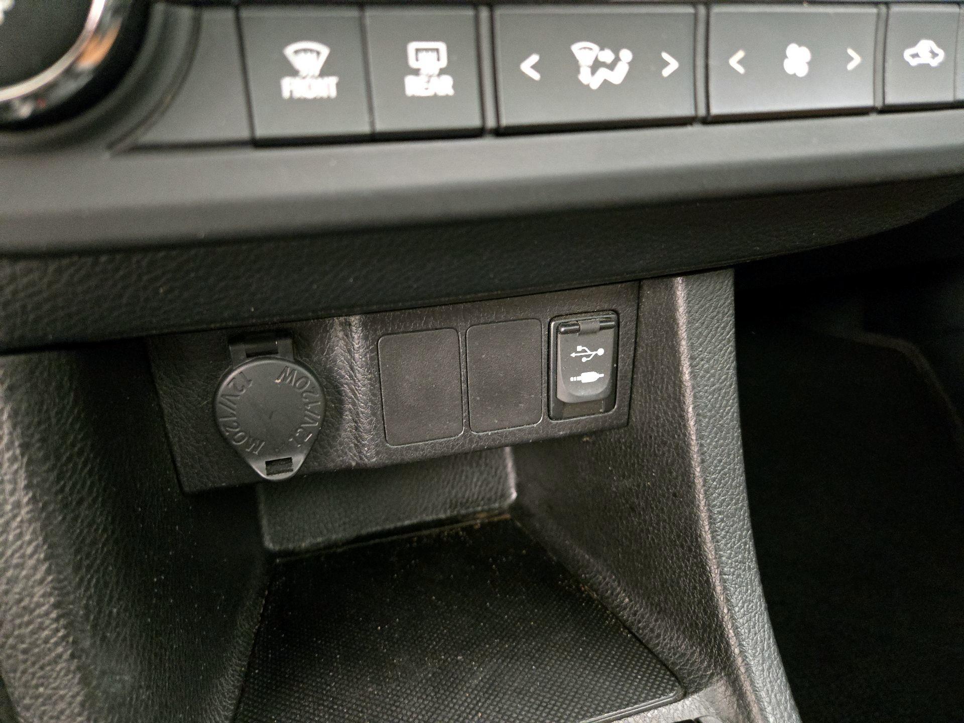 Thumbnail: 2015 Toyota Corolla - 19