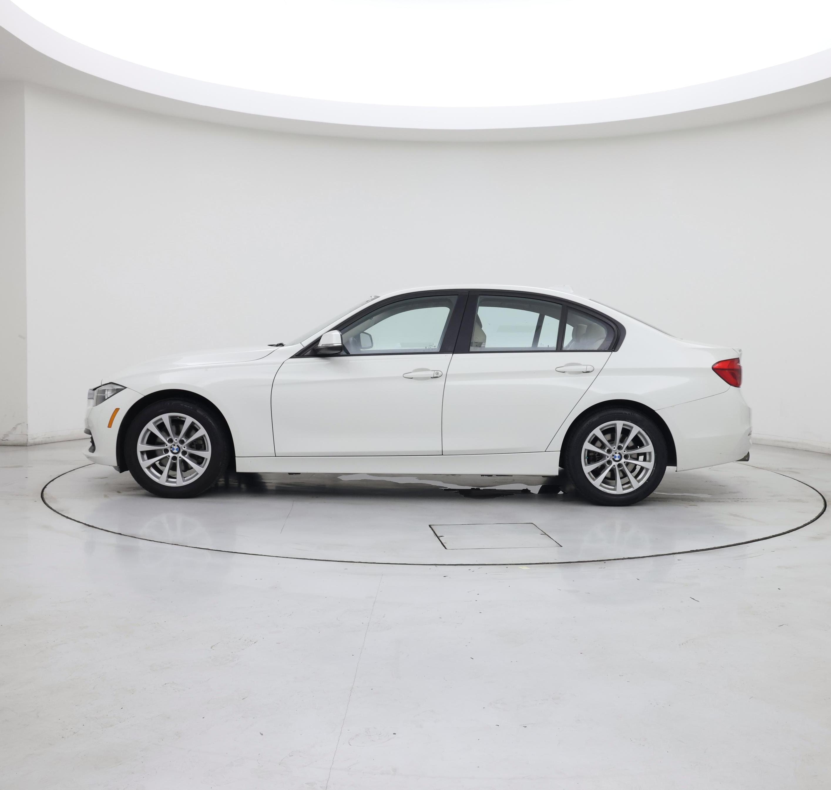 Thumbnail: 2017 BMW 3 Series - 3