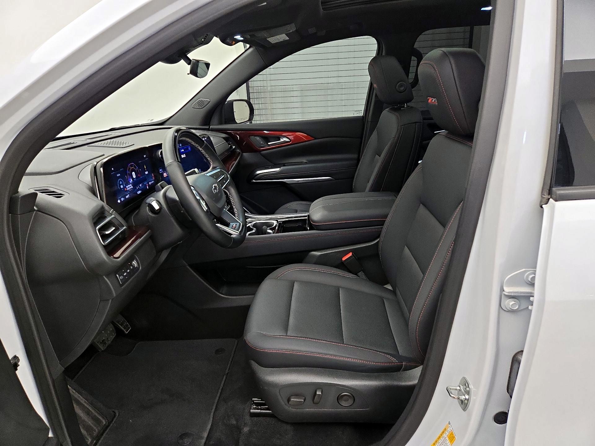 Thumbnail: 2025 Chevrolet Traverse - 11