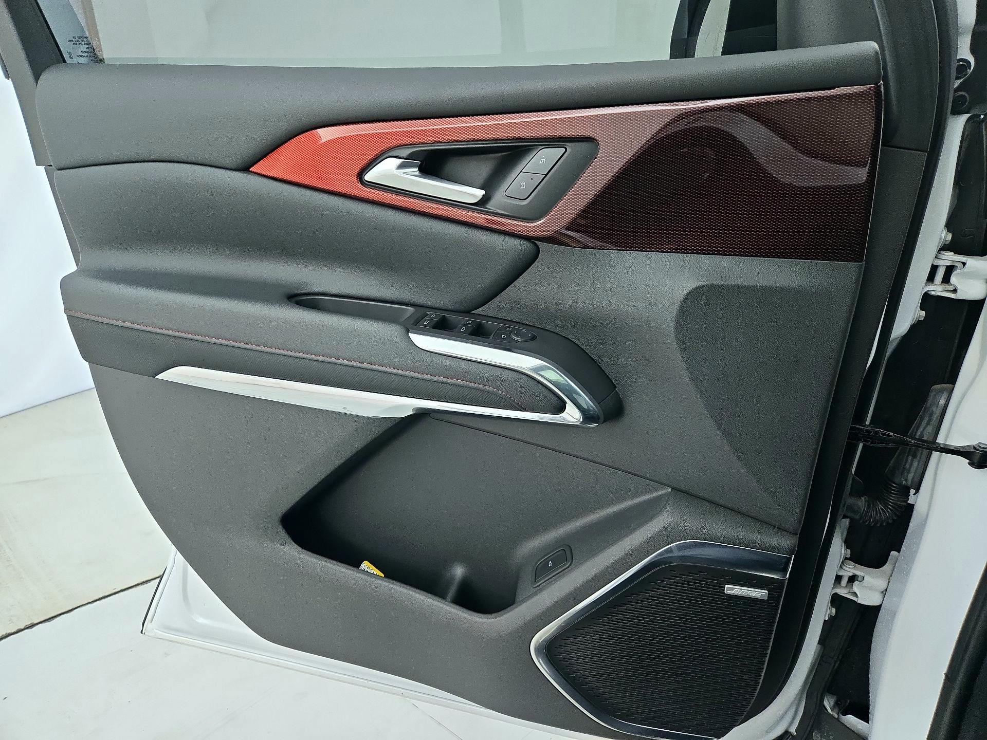 Thumbnail: 2025 Chevrolet Traverse - 12