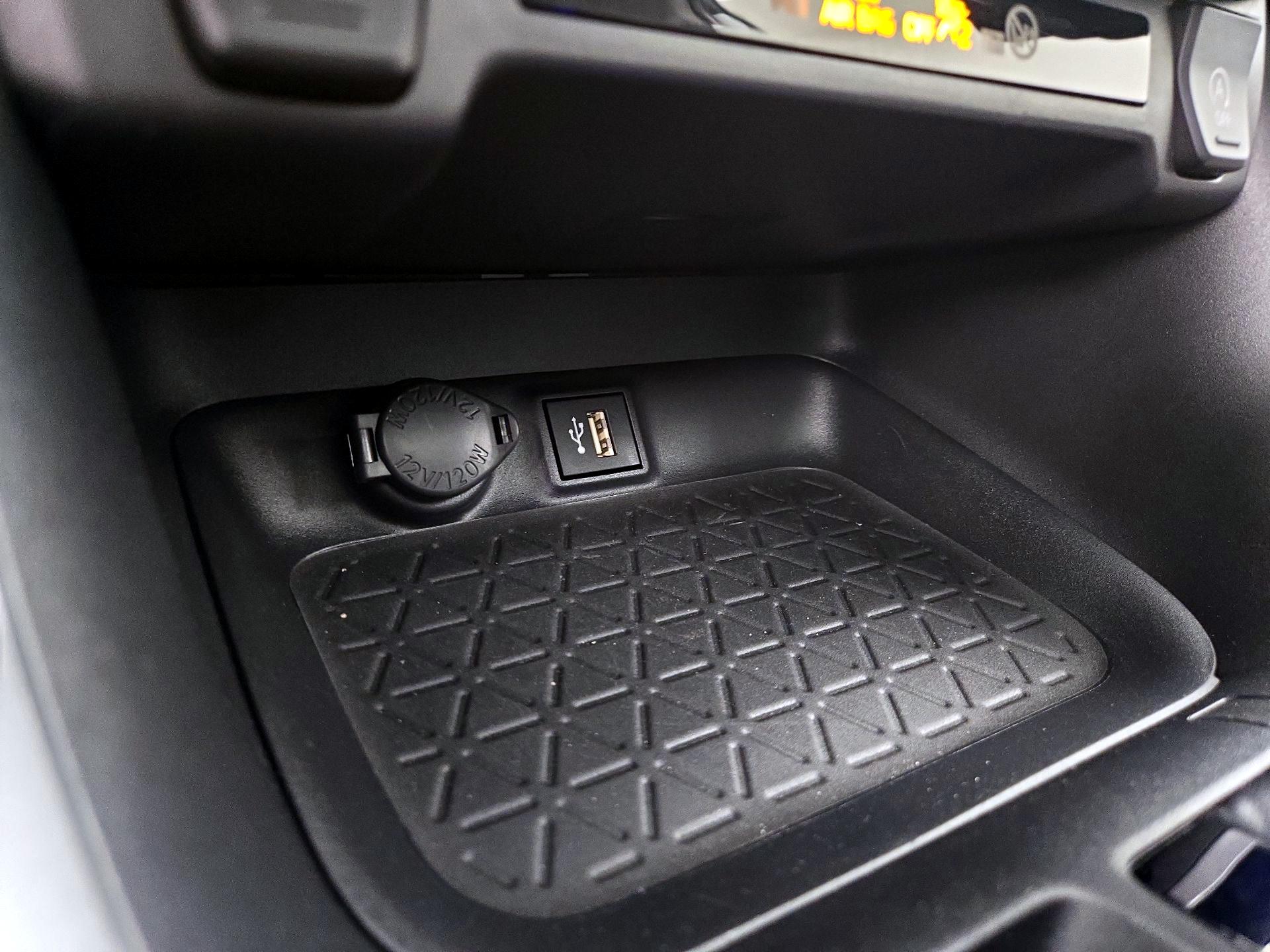 Thumbnail: 2025 Toyota RAV4 - 18