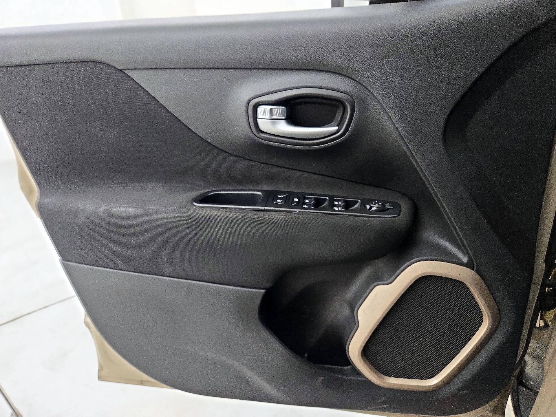 Thumbnail: 2016 Jeep Renegade - 12