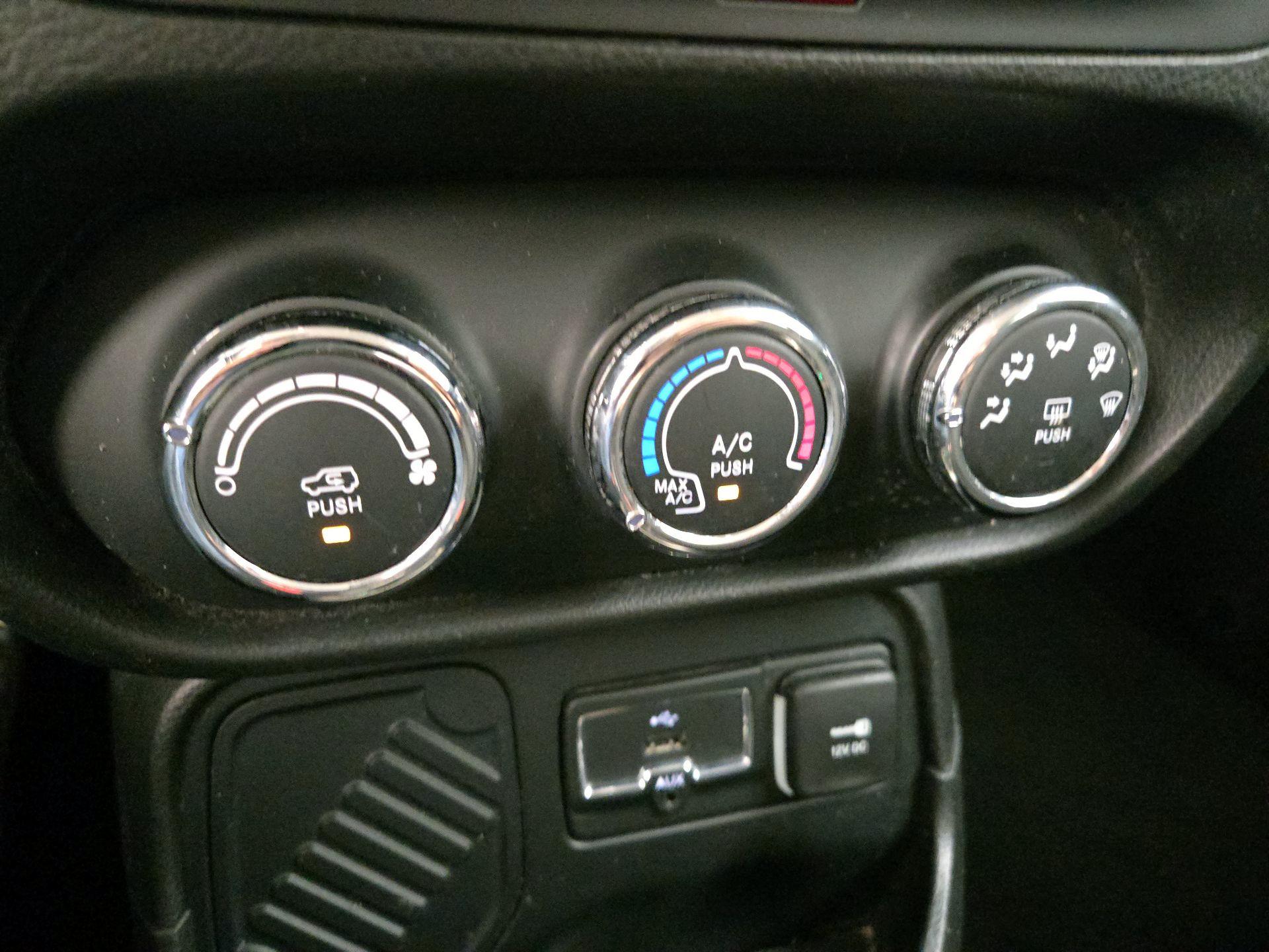 Thumbnail: 2016 Jeep Renegade - 16