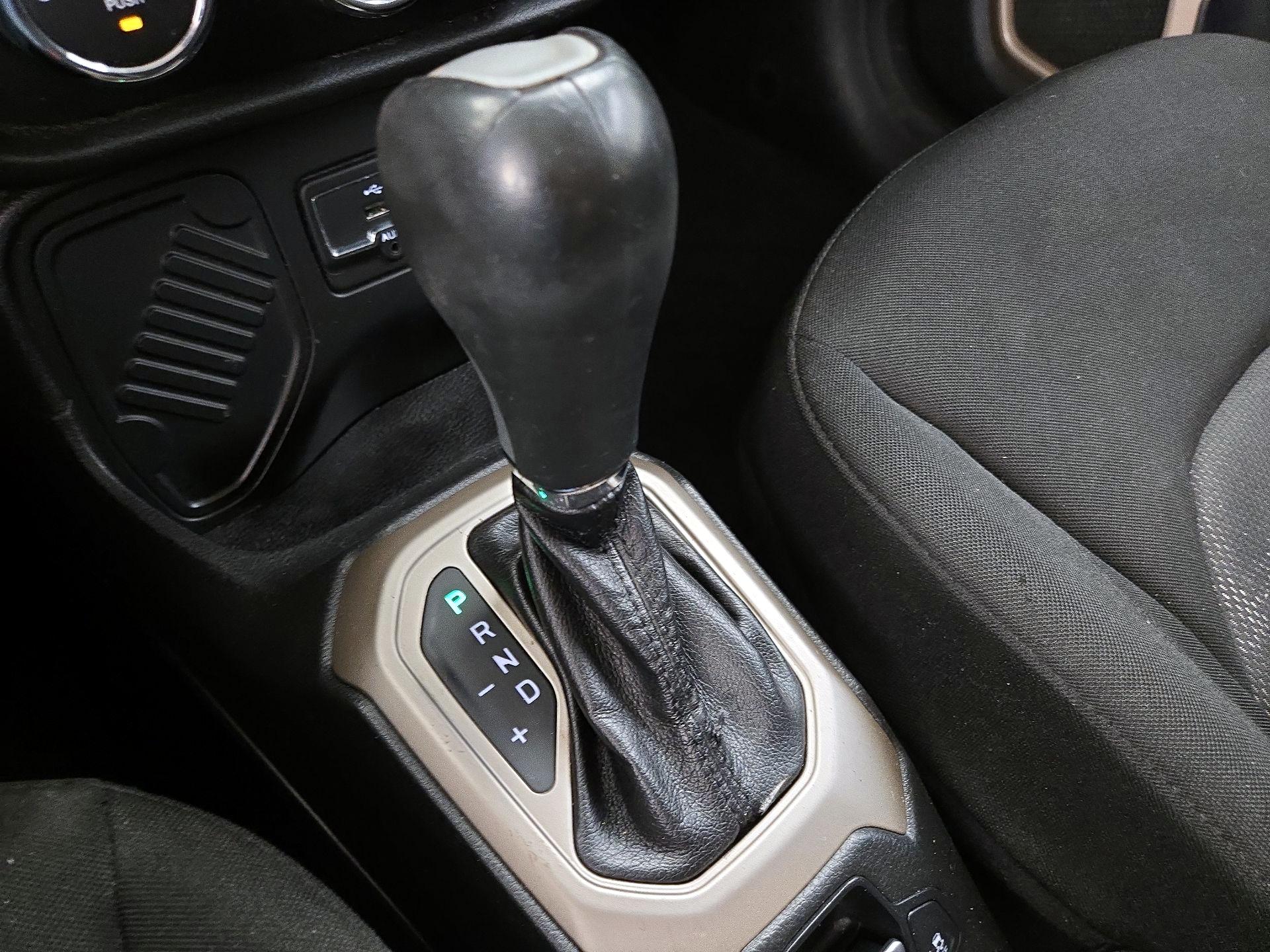 Thumbnail: 2016 Jeep Renegade - 17