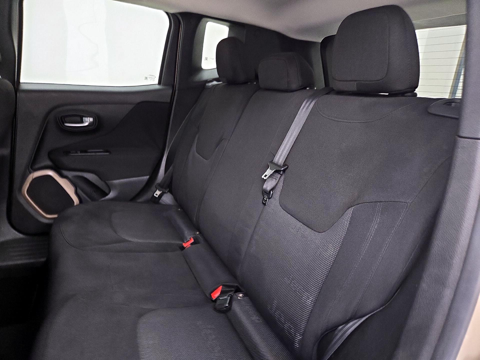 Thumbnail: 2016 Jeep Renegade - 19