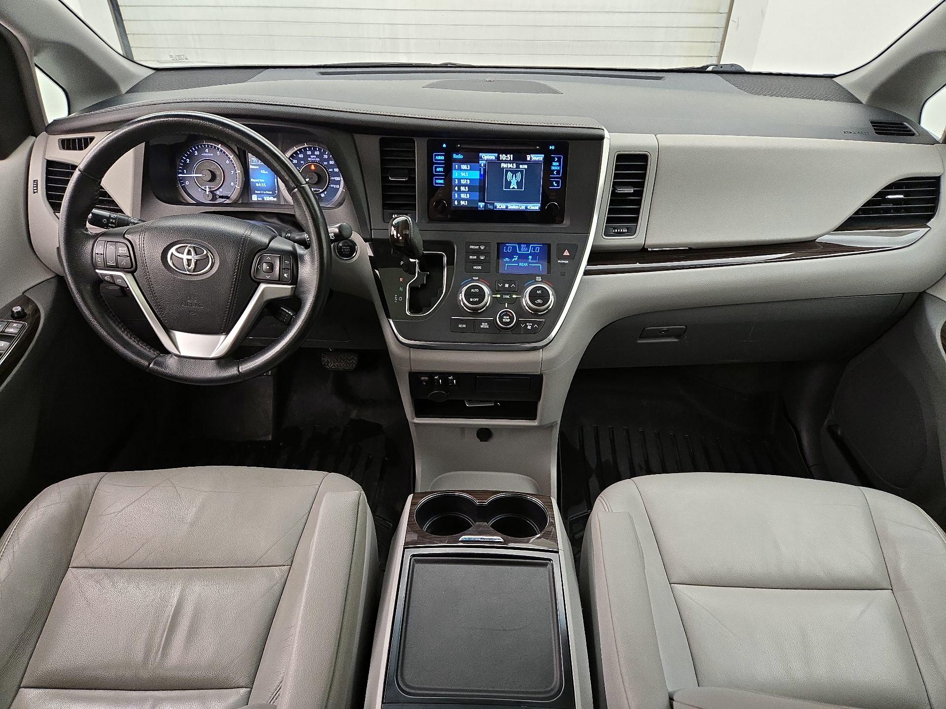 Thumbnail: 2015 Toyota Sienna - 9